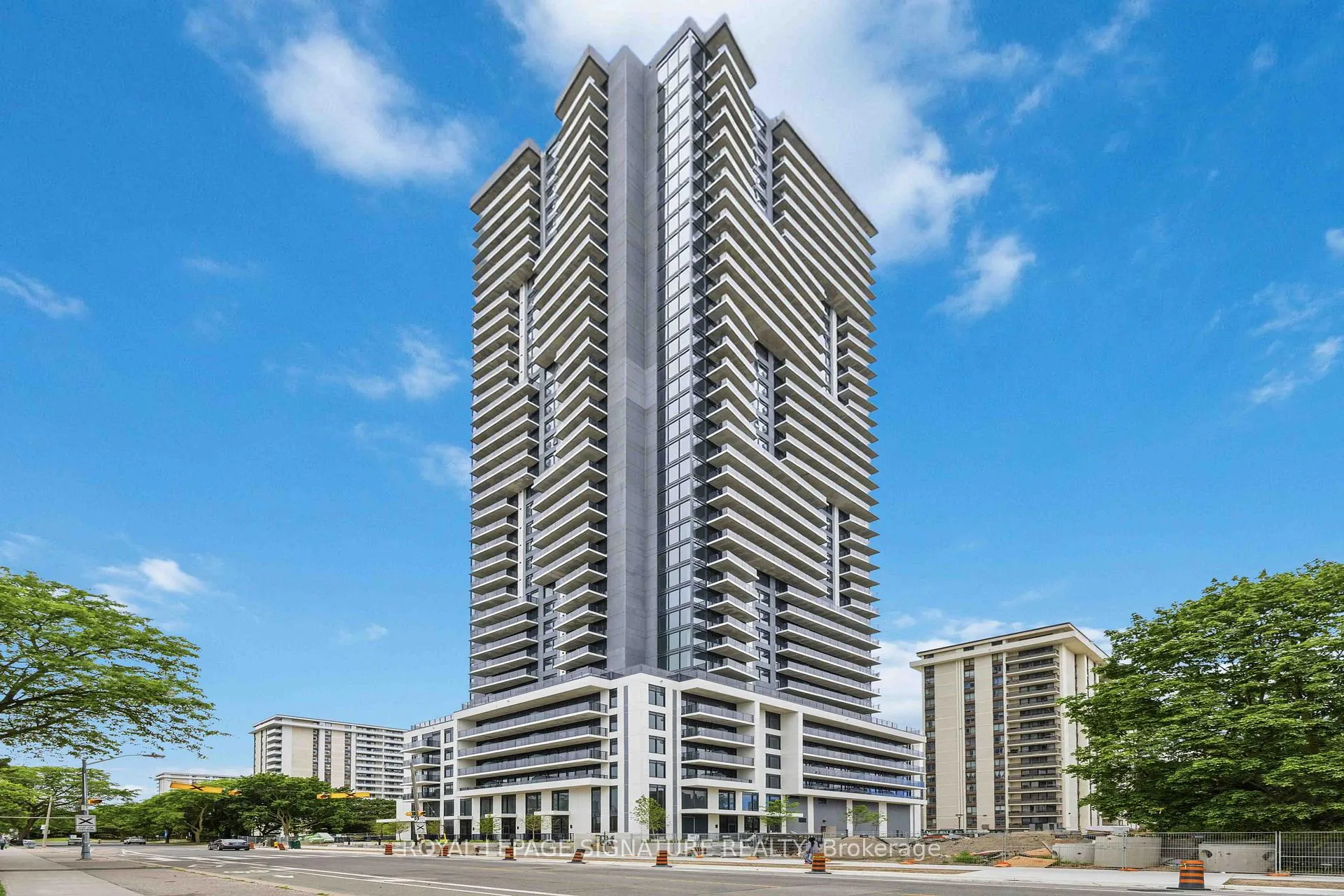 Photo 2 of Unit 413, 15 David Salomon Drive, Toronto, Flemingdon Park — HOMEH