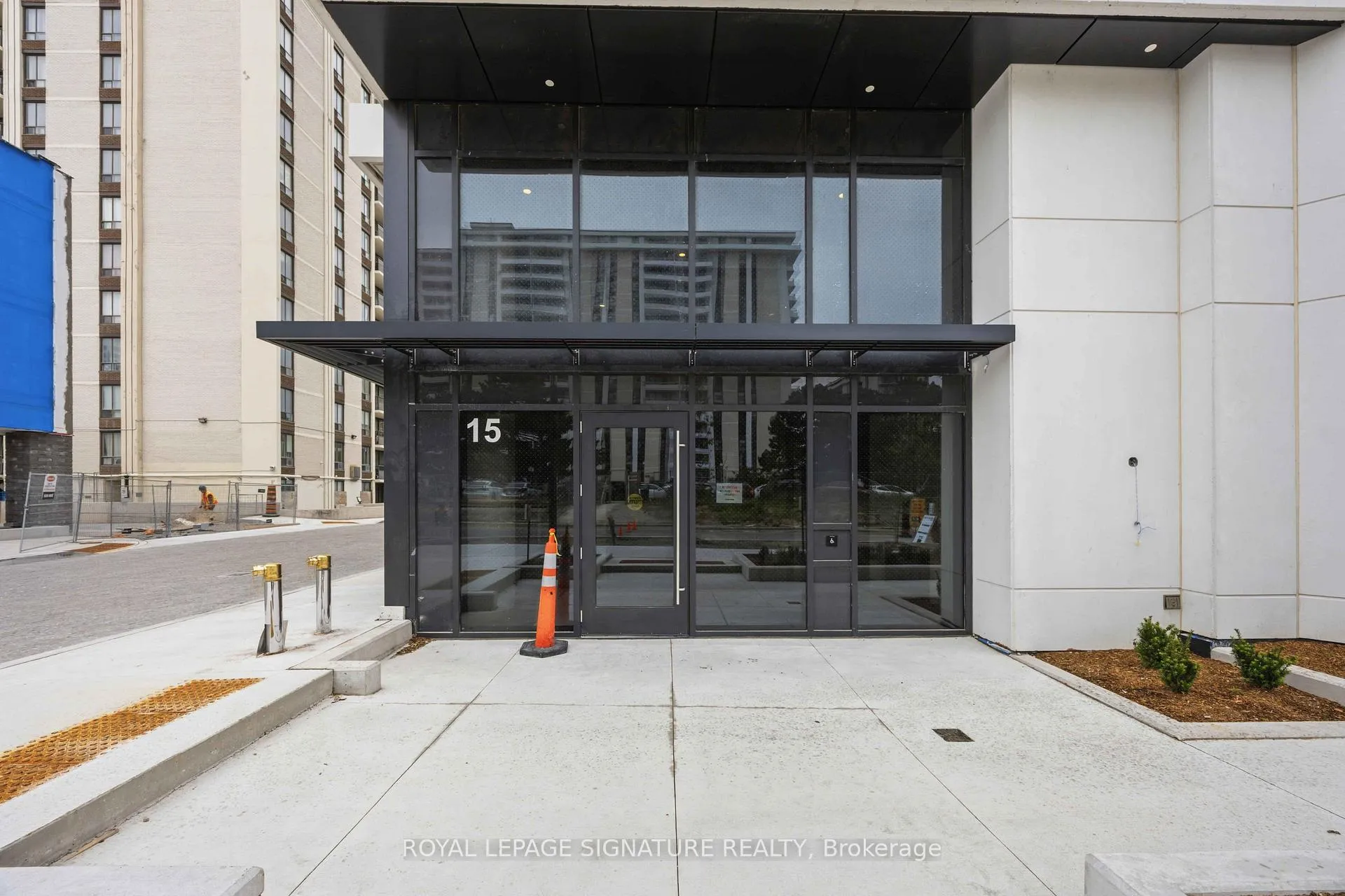 Photo 3 of Unit 413, 15 David Salomon Drive, Toronto, Flemingdon Park — HOMEH
