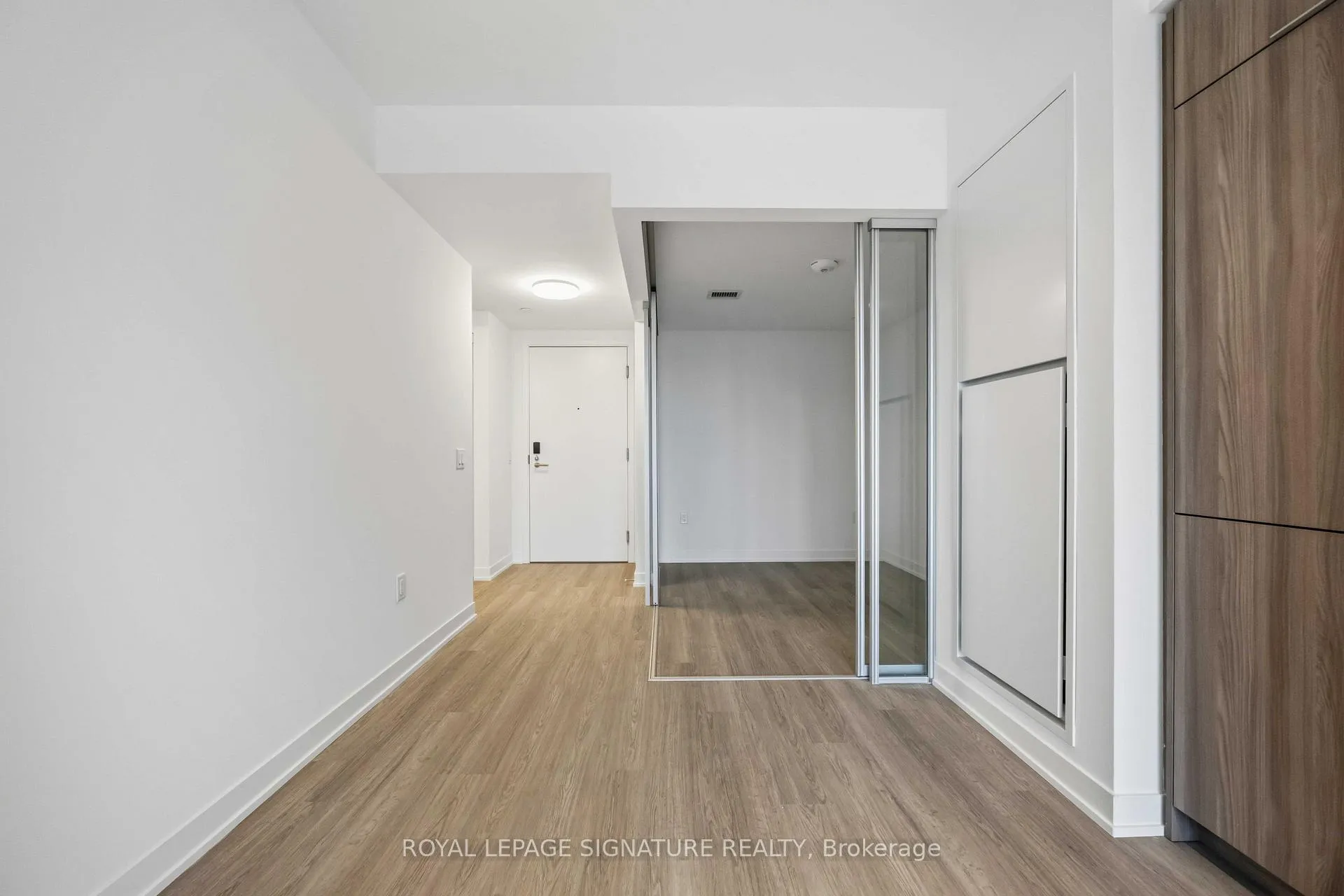 Photo 6 of Unit 413, 15 David Salomon Drive, Toronto, Flemingdon Park — HOMEH