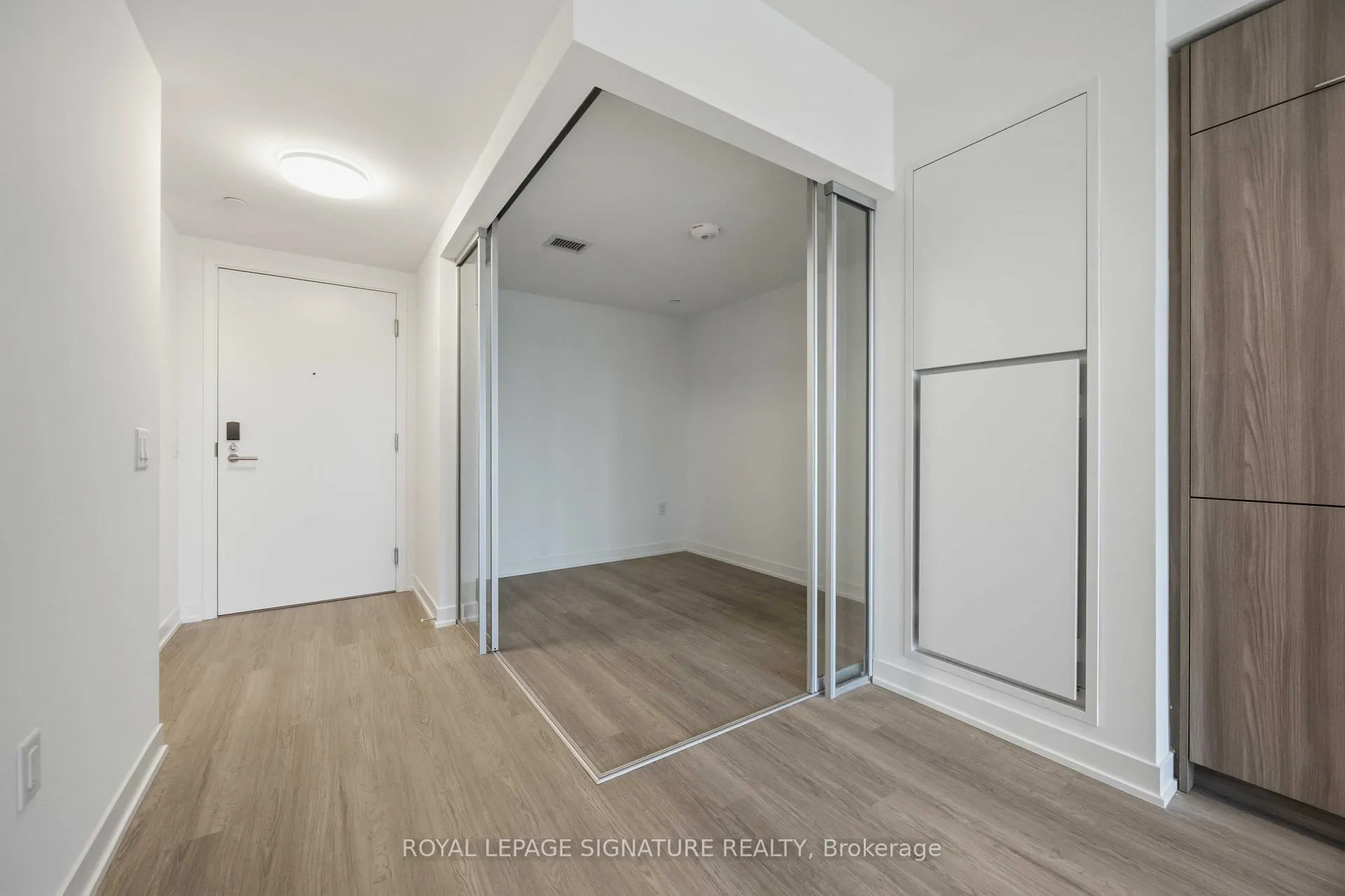 Photo 7 of Unit 413, 15 David Salomon Drive, Toronto, Flemingdon Park — HOMEH