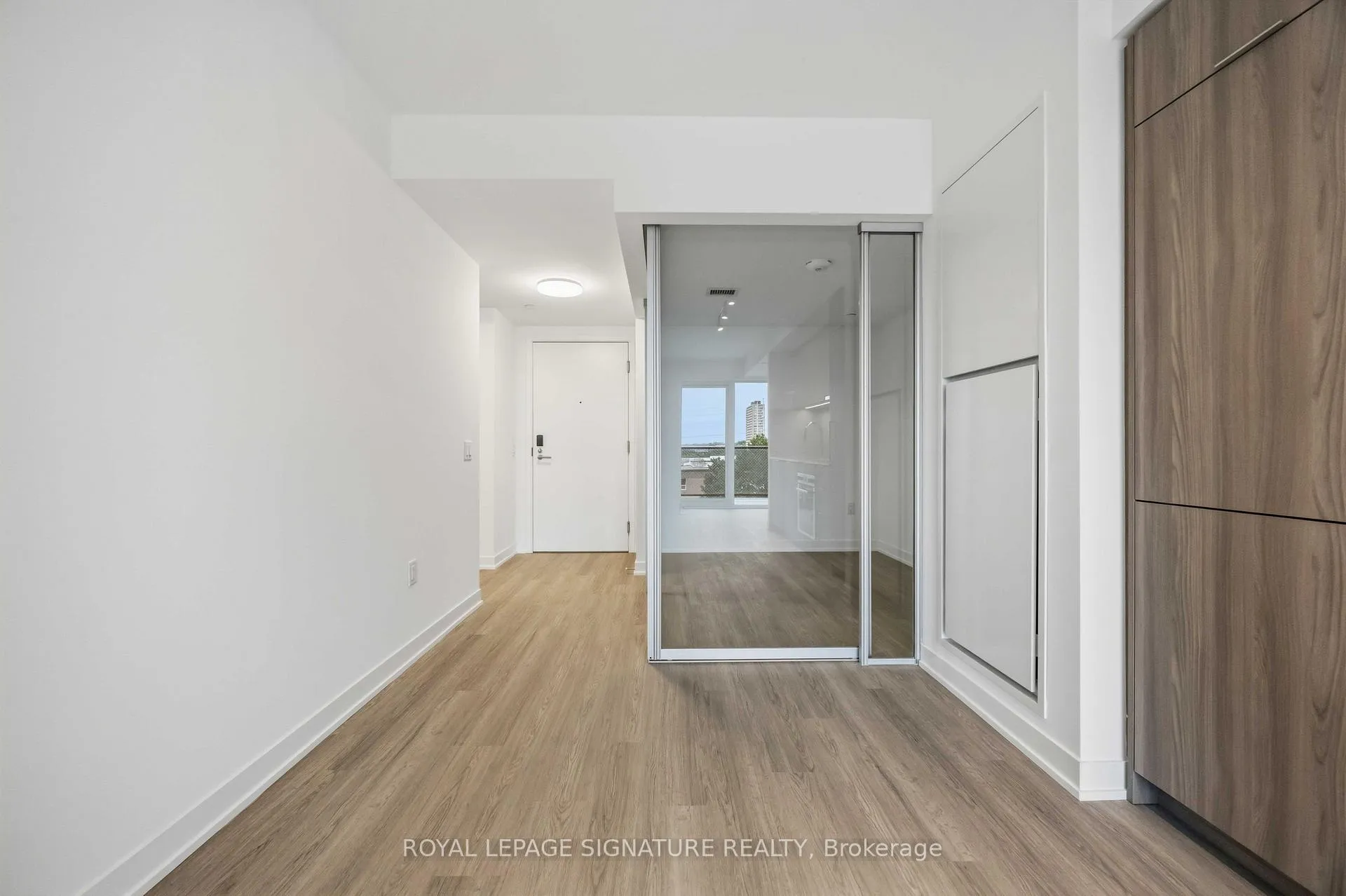 Photo 9 of Unit 413, 15 David Salomon Drive, Toronto, Flemingdon Park — HOMEH