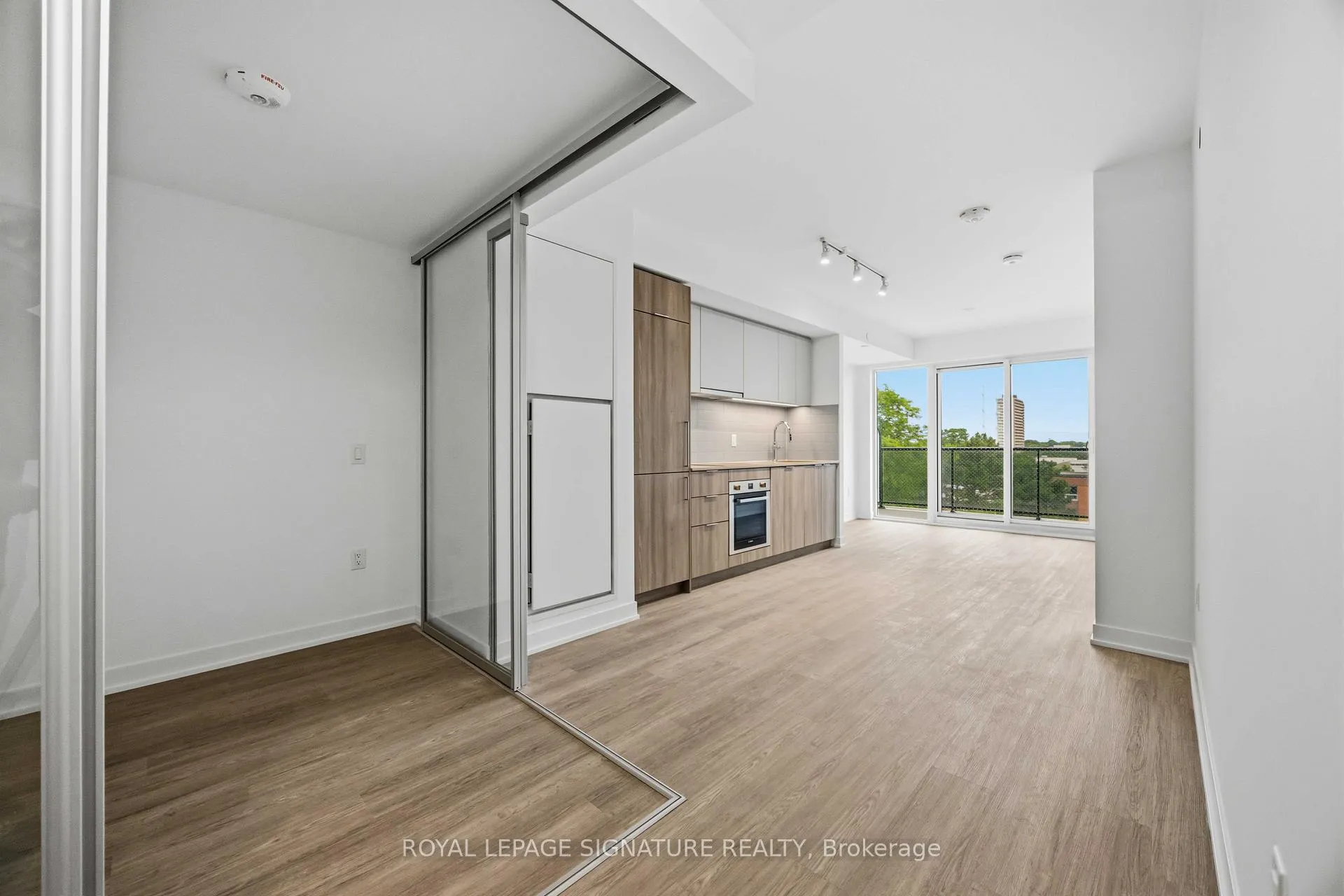 Photo 10 of Unit 413, 15 David Salomon Drive, Toronto, Flemingdon Park — HOMEH
