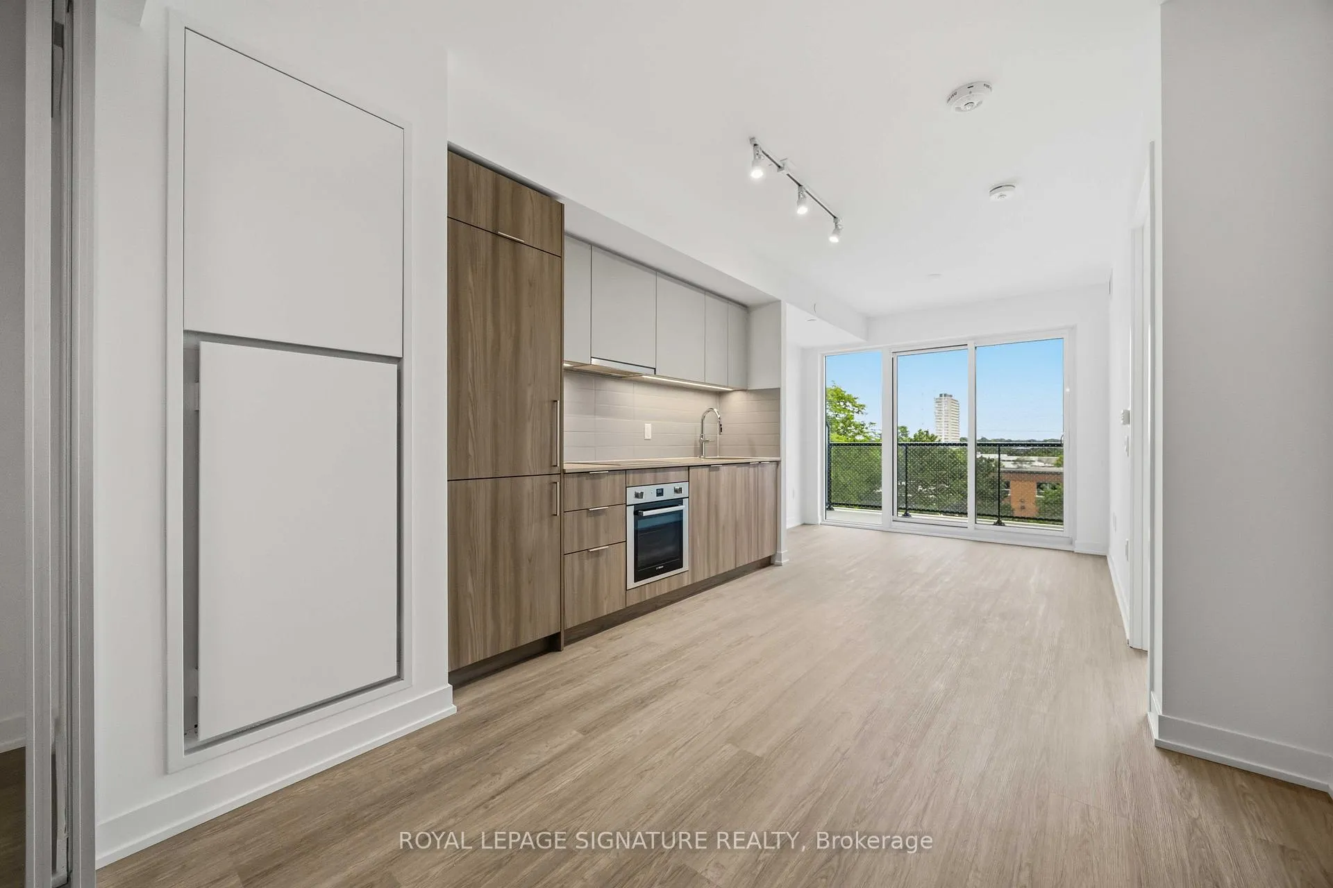 Photo 11 of Unit 413, 15 David Salomon Drive, Toronto, Flemingdon Park — HOMEH