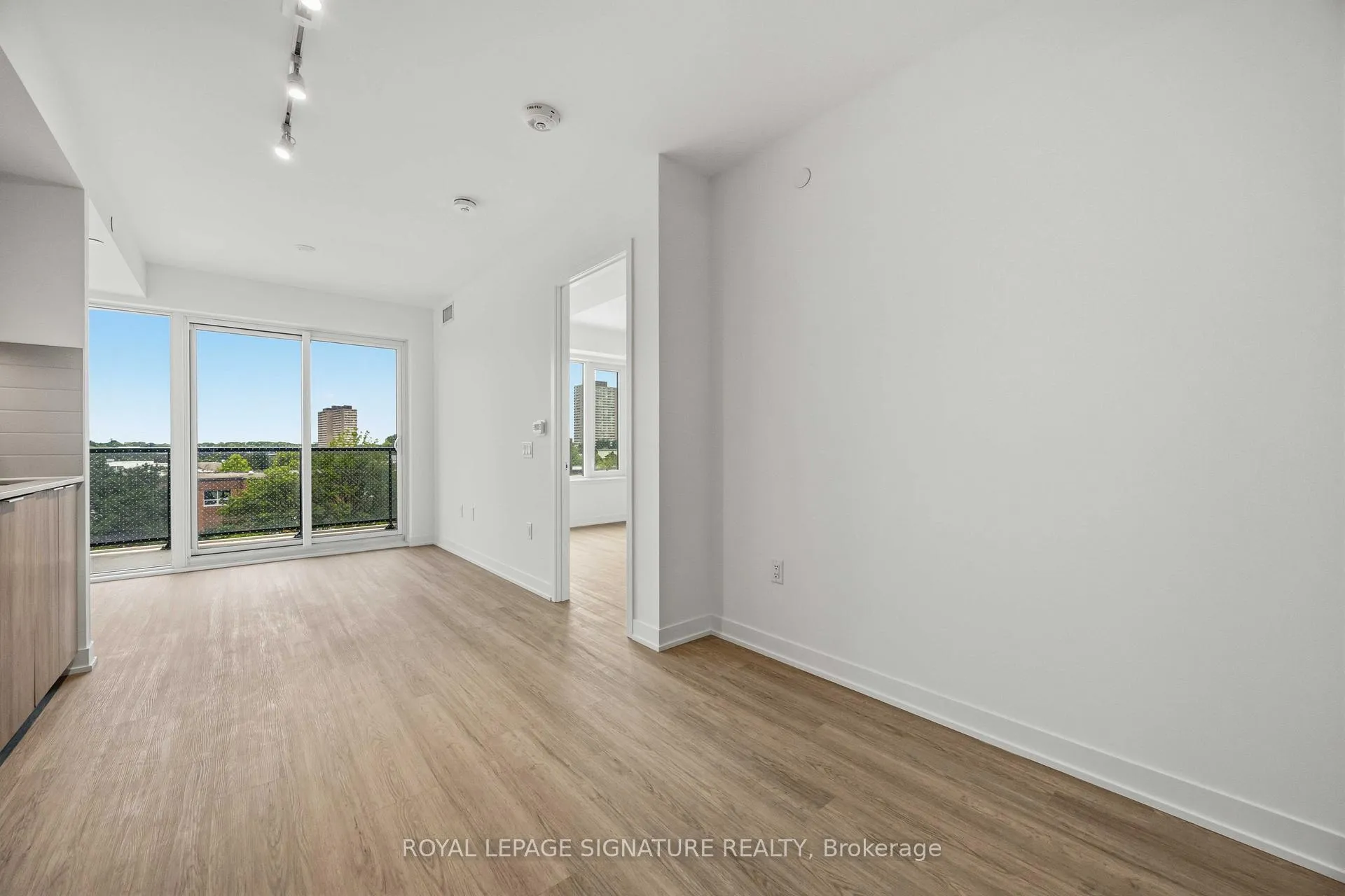 Photo 13 of Unit 413, 15 David Salomon Drive, Toronto, Flemingdon Park — HOMEH