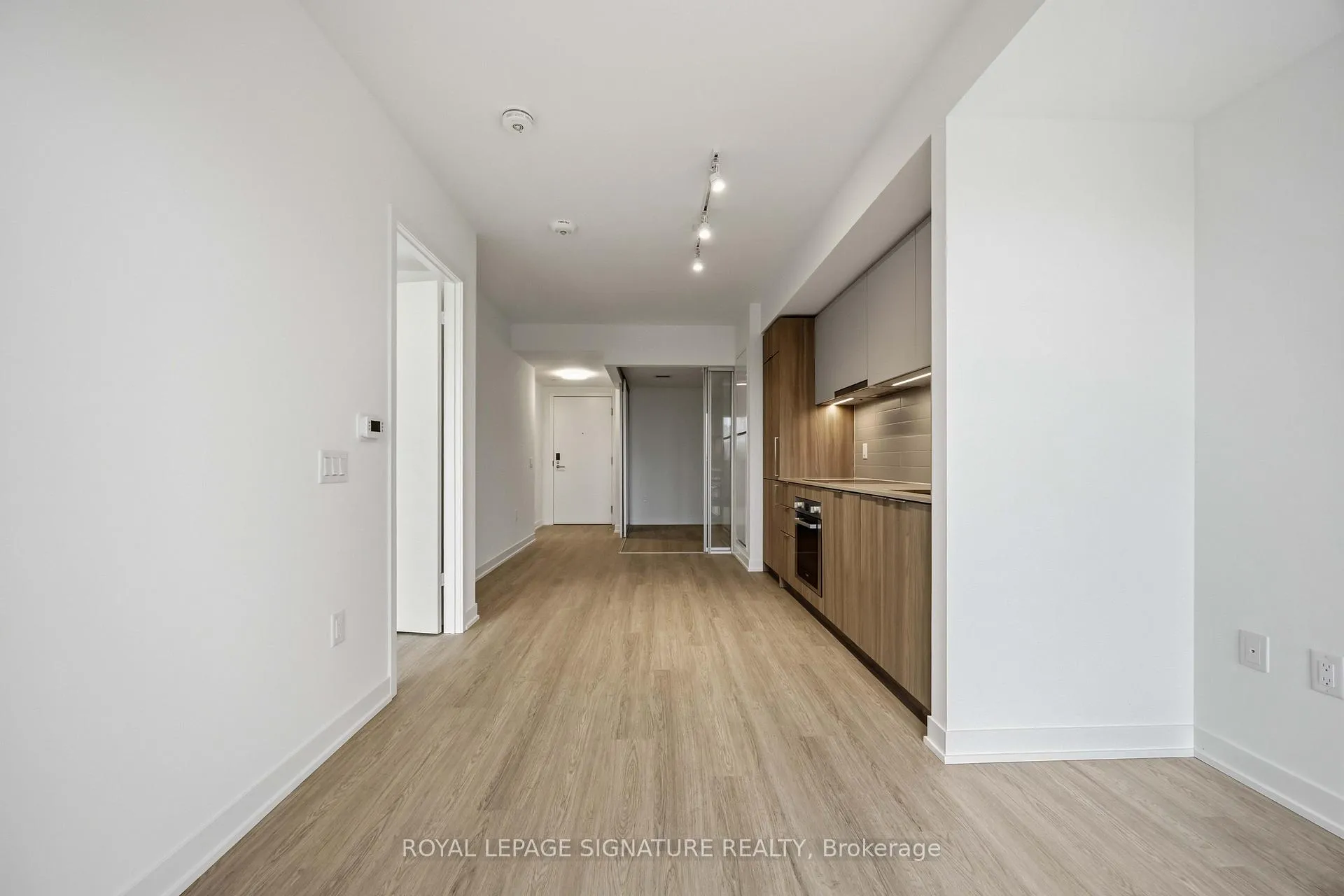 Photo 16 of Unit 413, 15 David Salomon Drive, Toronto, Flemingdon Park — HOMEH