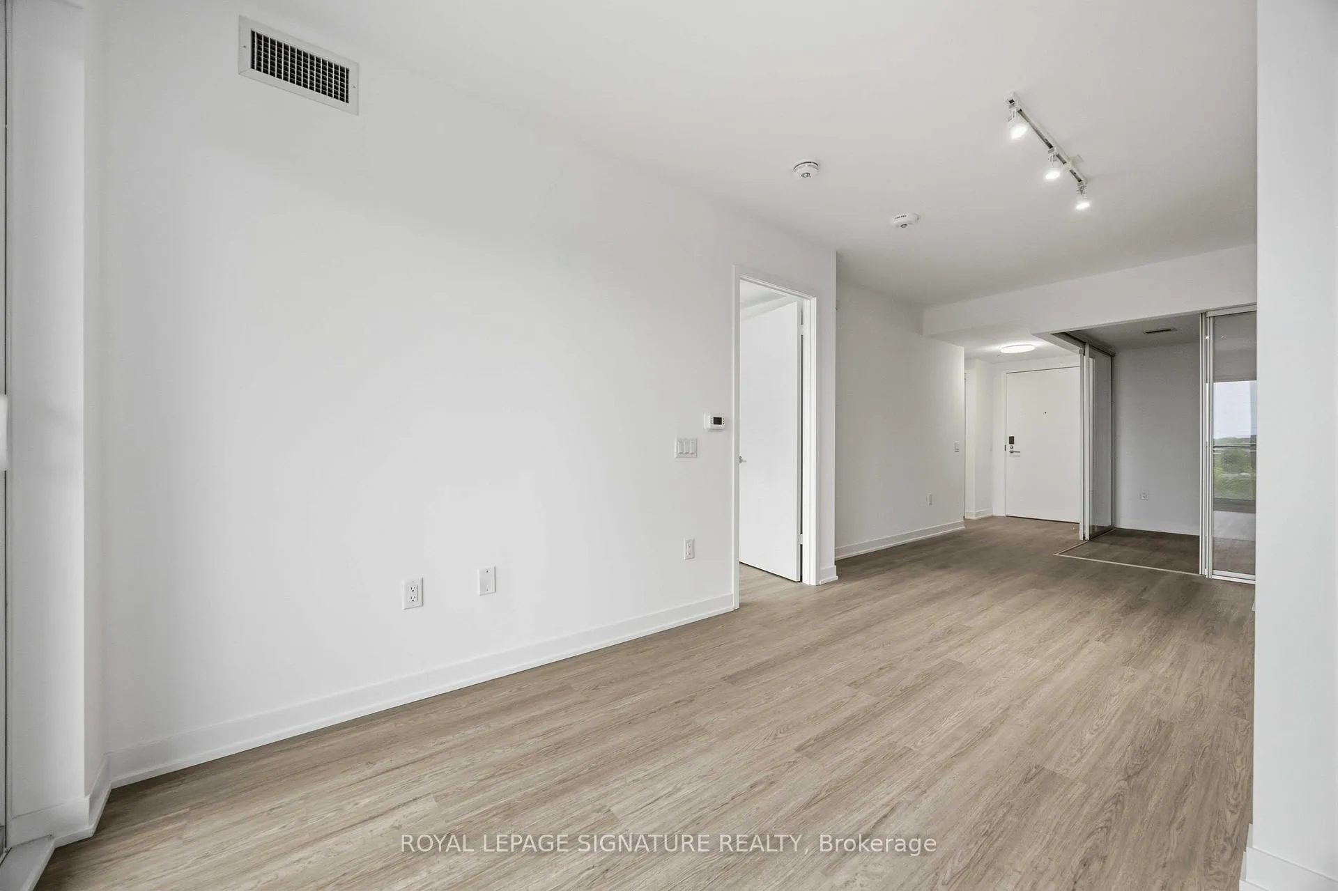 Photo 17 of Unit 413, 15 David Salomon Drive, Toronto, Flemingdon Park — HOMEH
