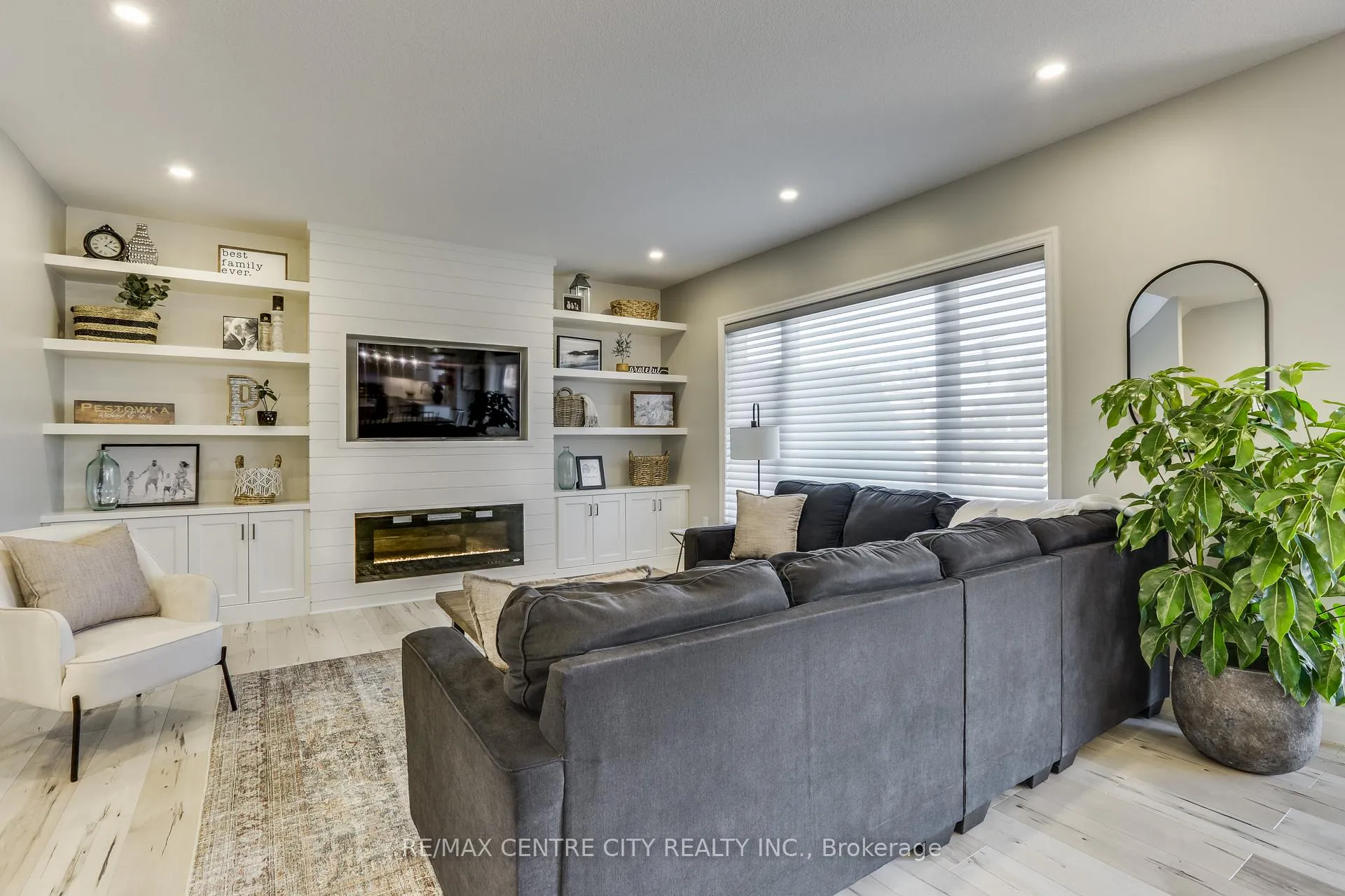 Photo 10 of 108 Stuart Avenue, Lucan Biddulph, Lucan — HOMEH