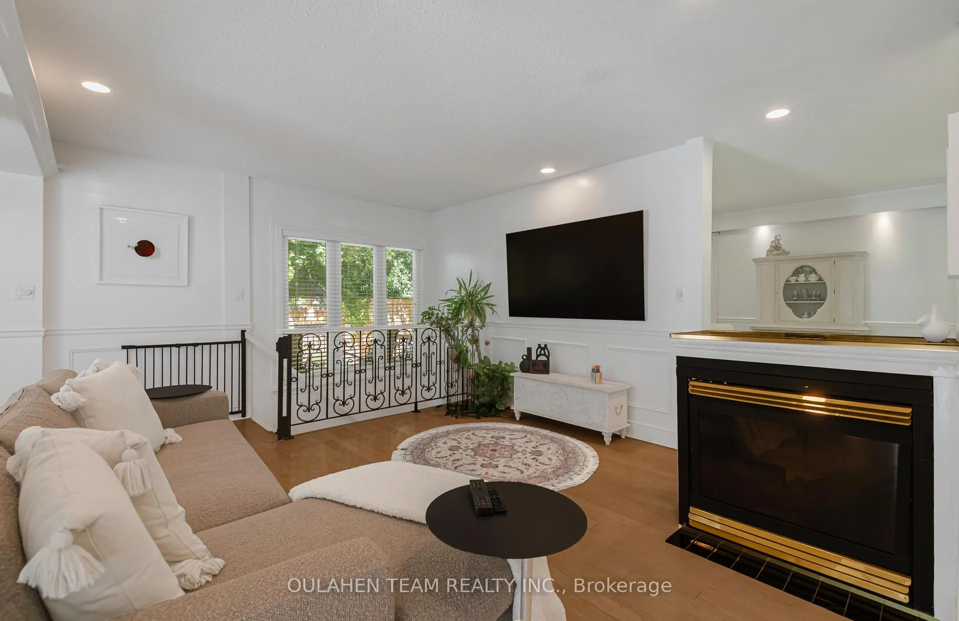 Photo 4 of 28 Uplands Avenue, Vaughan, Uplands — HOMEH