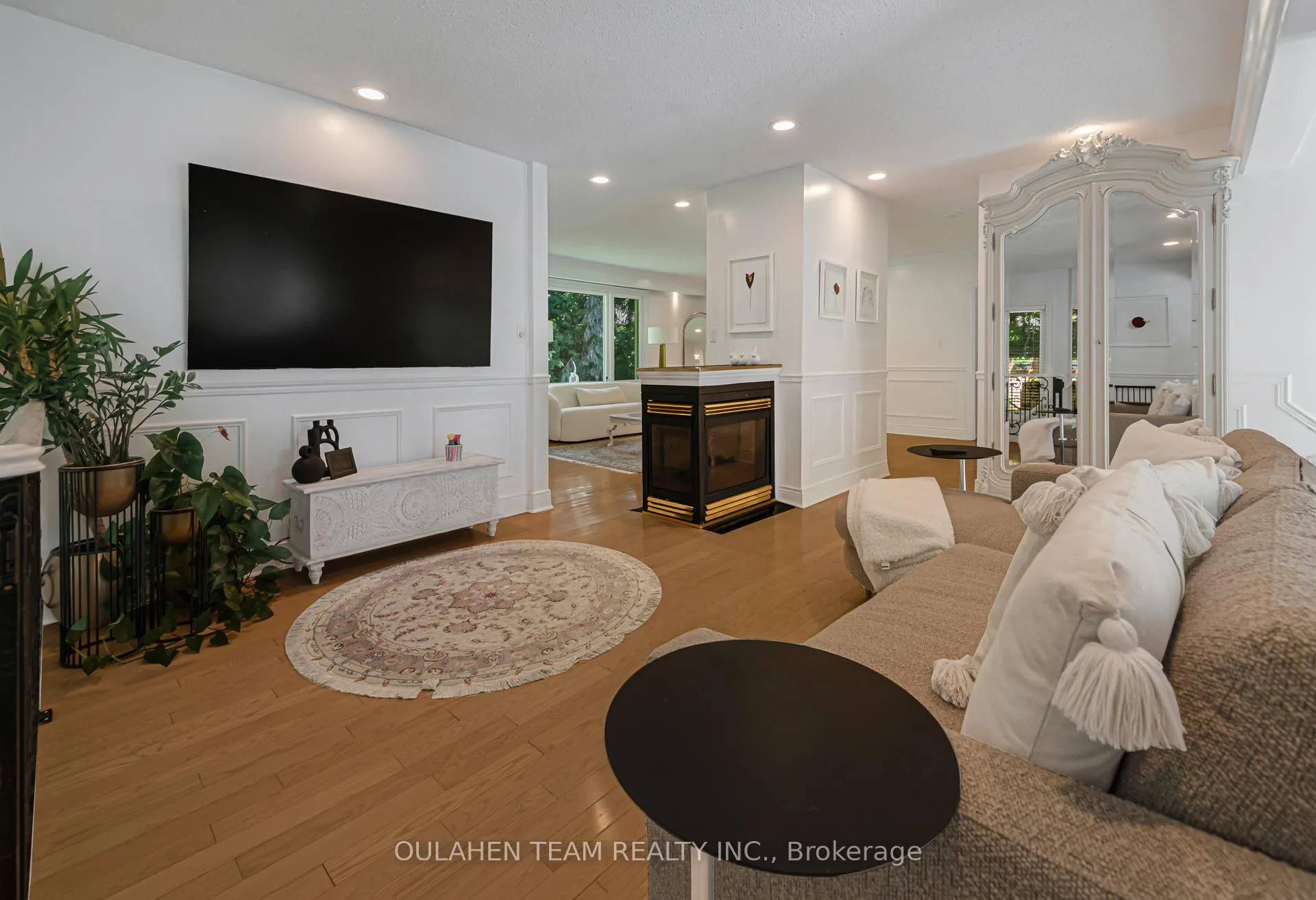 Photo 5 of 28 Uplands Avenue, Vaughan, Uplands — HOMEH