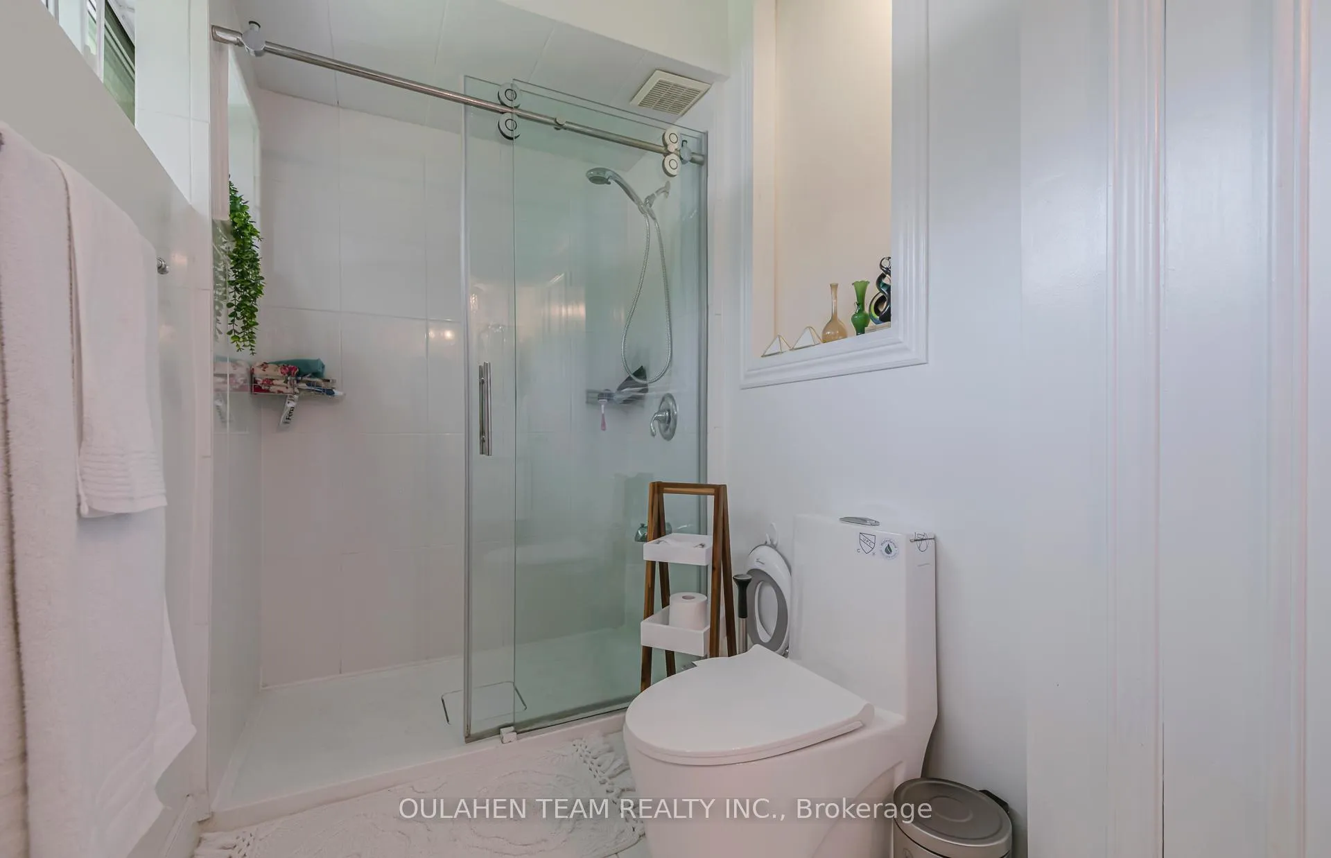 Photo 23 of 28 Uplands Avenue, Vaughan, Uplands — HOMEH