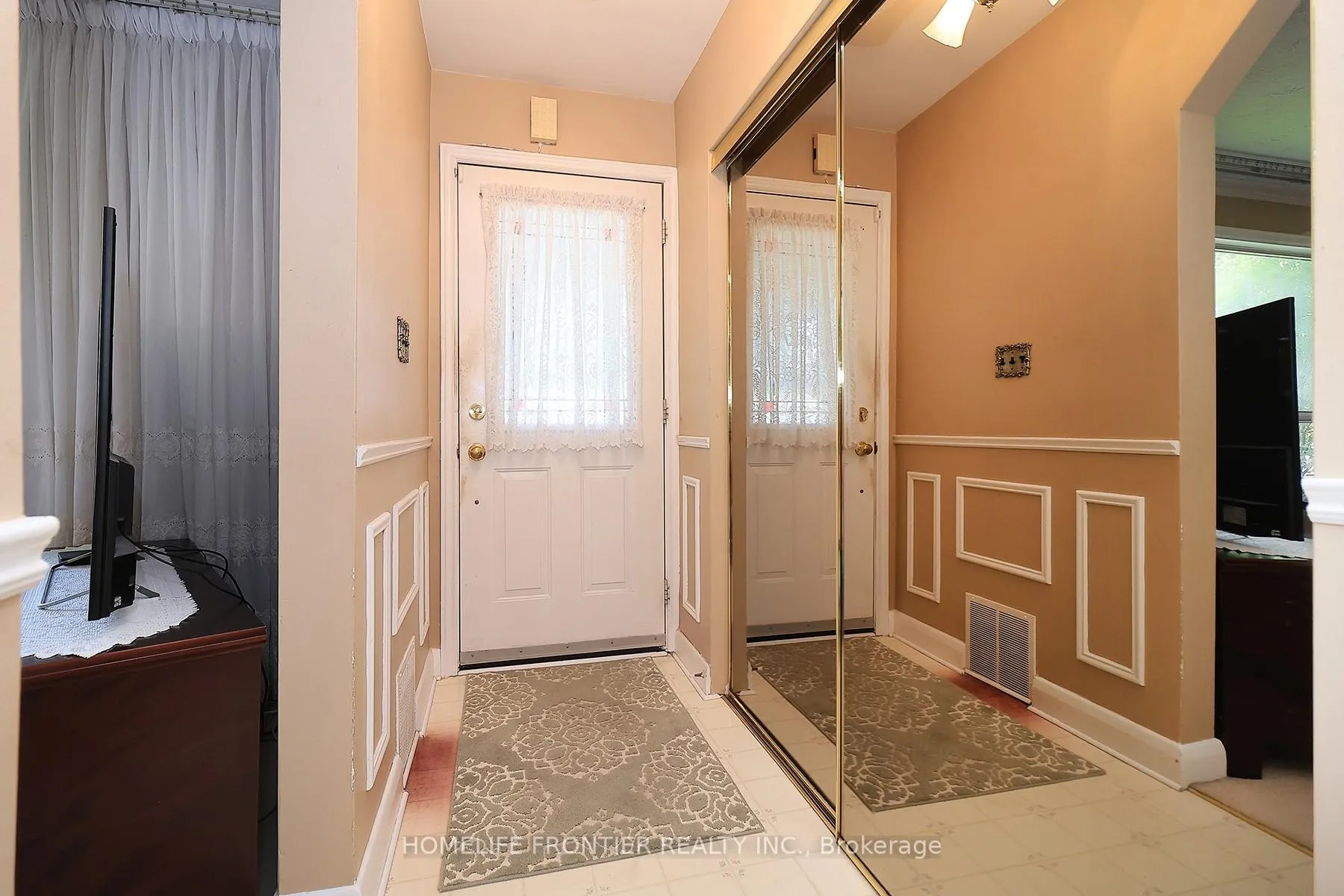 Photo 4 of 120 North Carson Street, Etobicoke, Alderwood — HOMEH
