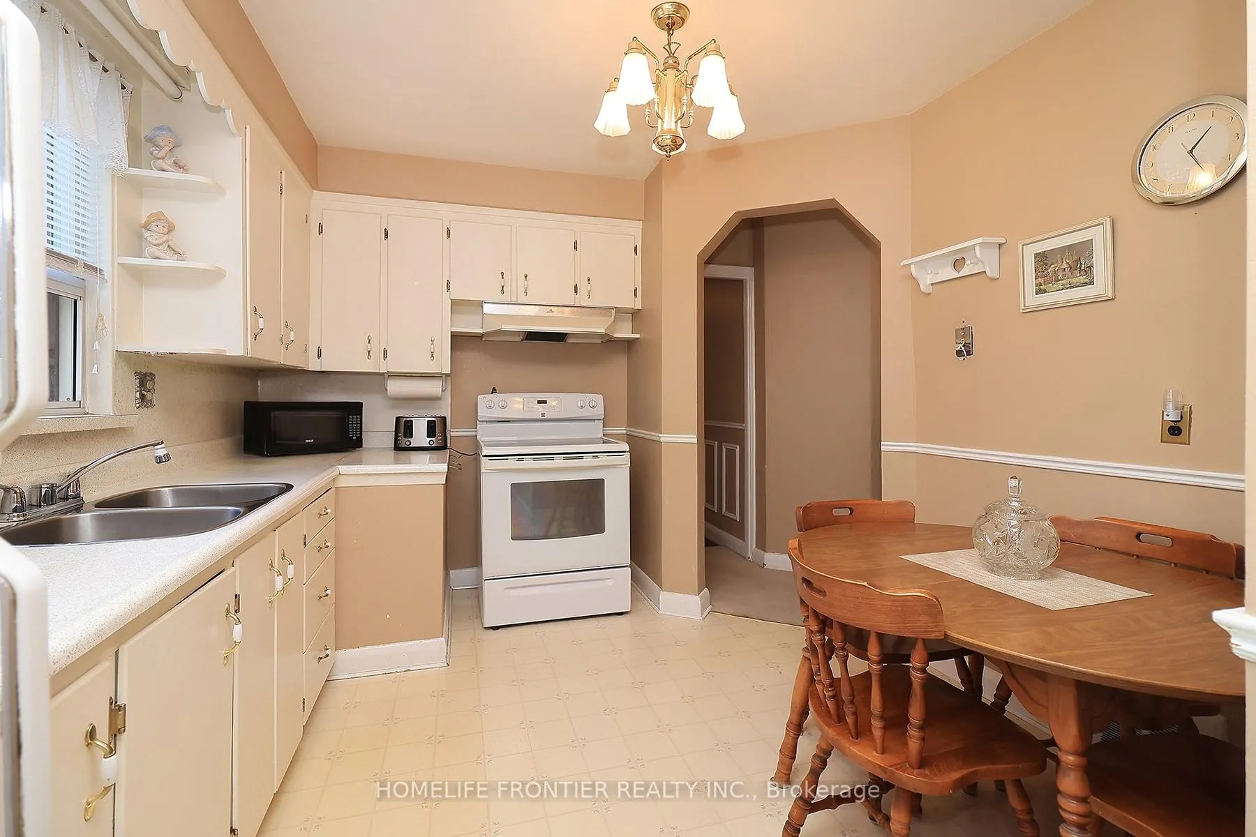 Photo 8 of 120 North Carson Street, Etobicoke, Alderwood — HOMEH