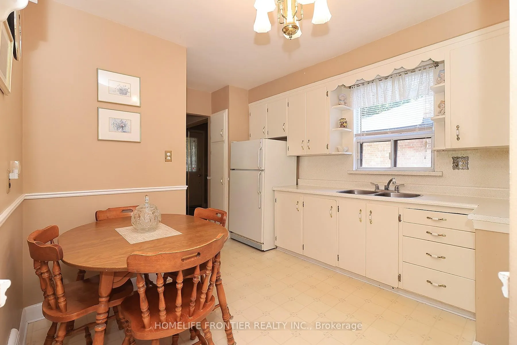 Photo 9 of 120 North Carson Street, Etobicoke, Alderwood — HOMEH