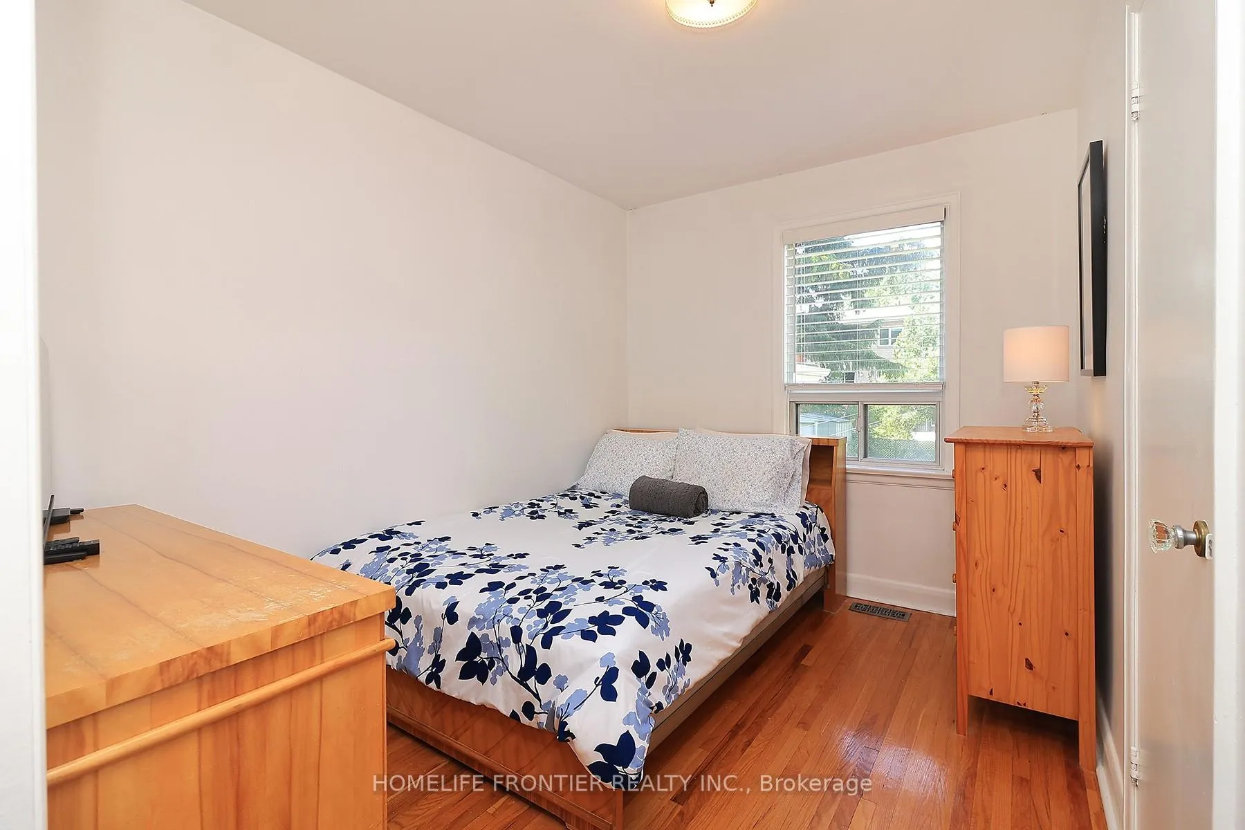 Photo 11 of 120 North Carson Street, Etobicoke, Alderwood — HOMEH