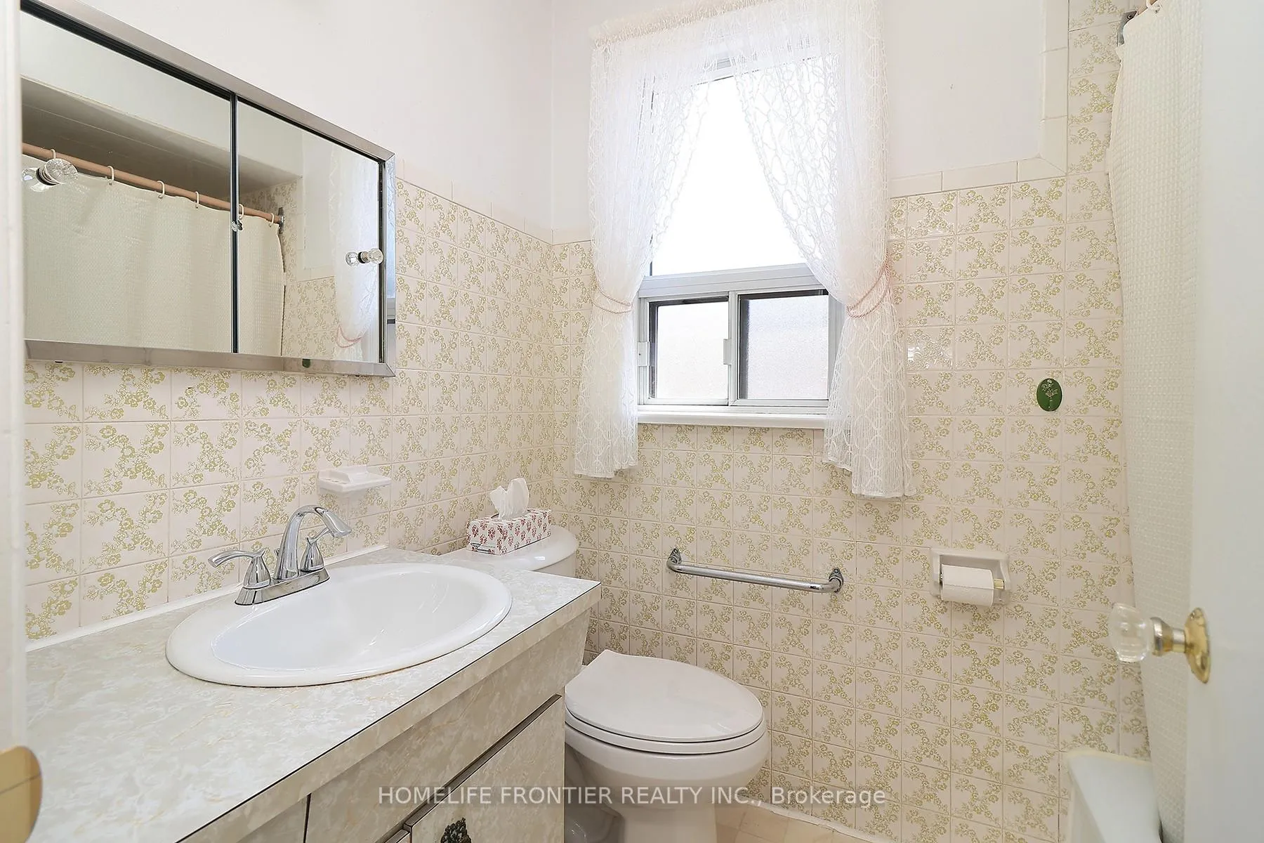 Photo 13 of 120 North Carson Street, Etobicoke, Alderwood — HOMEH