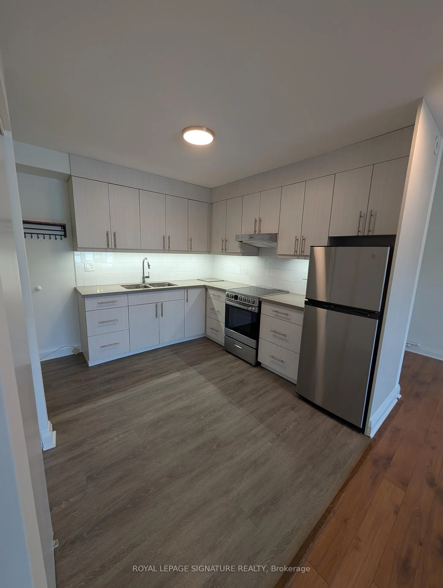 Photo 5 of Unit 2, 2798 Lakeshore Boulevard W, Etobicoke, New Toronto — HOMEH