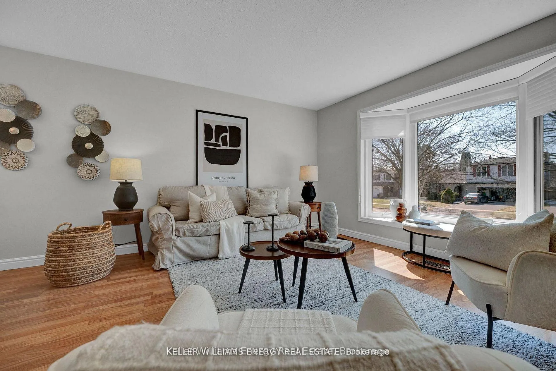 Photo 2 of 693 Waverly Street N, Oshawa, Northglen — HOMEH