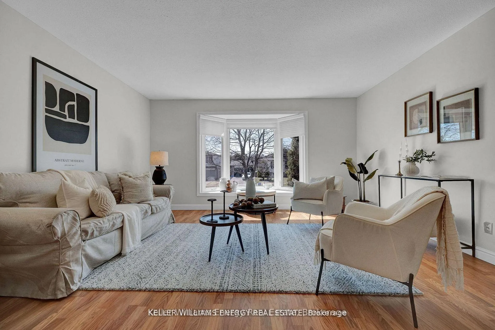 Photo 3 of 693 Waverly Street N, Oshawa, Northglen — HOMEH