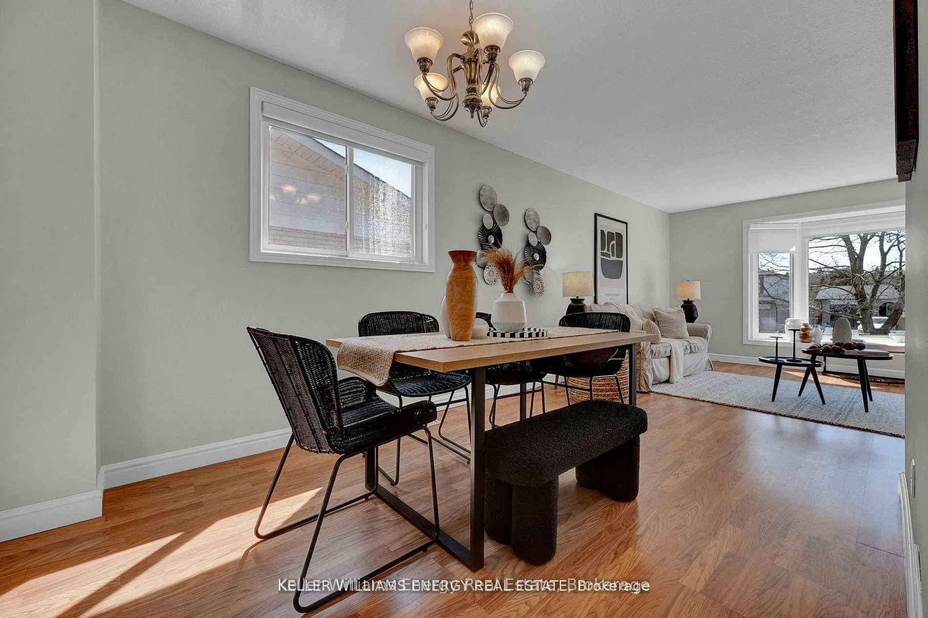 Photo 7 of 693 Waverly Street N, Oshawa, Northglen — HOMEH