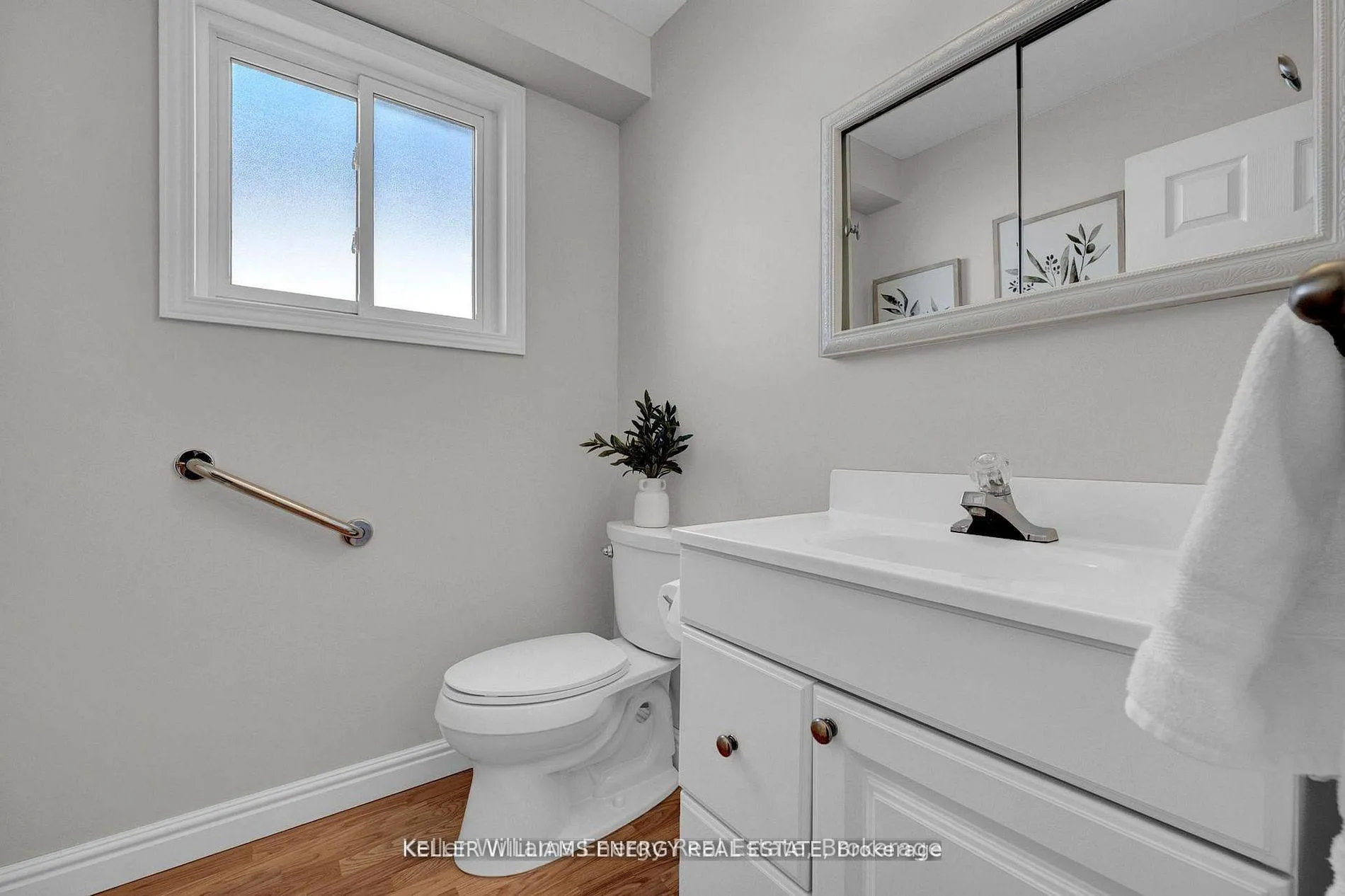 Photo 15 of 693 Waverly Street N, Oshawa, Northglen — HOMEH