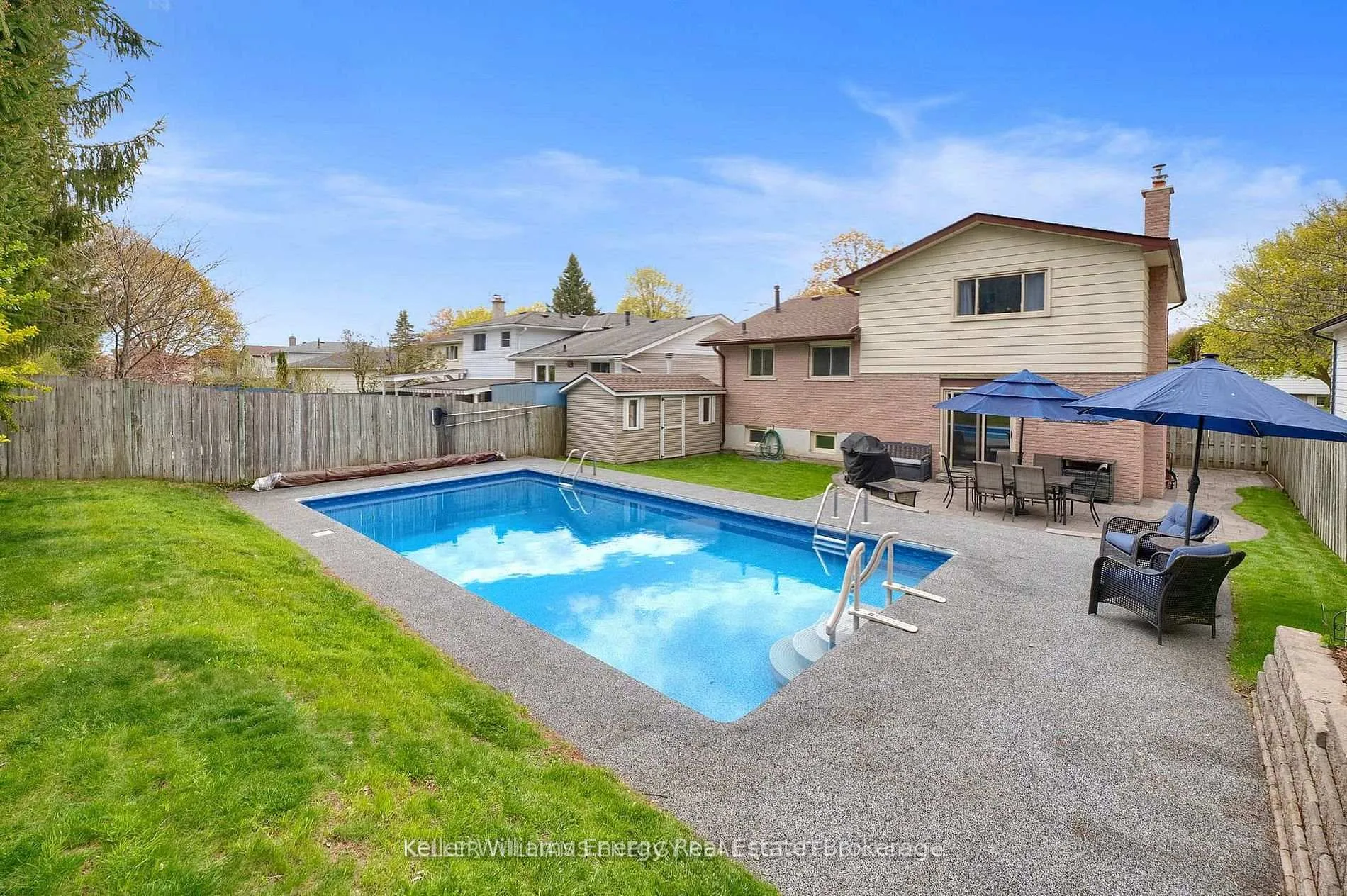 Photo 23 of 693 Waverly Street N, Oshawa, Northglen — HOMEH