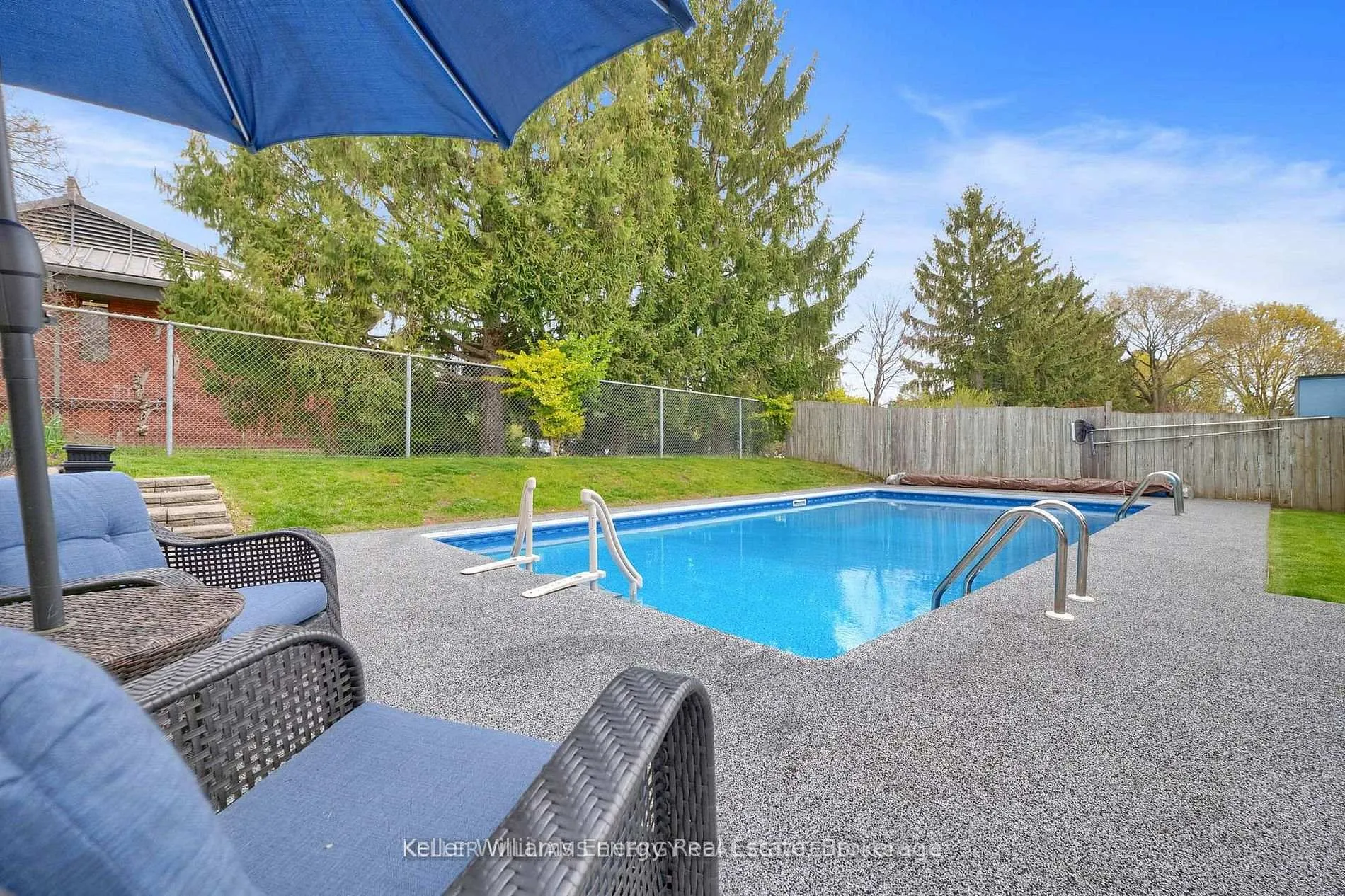 Photo 24 of 693 Waverly Street N, Oshawa, Northglen — HOMEH