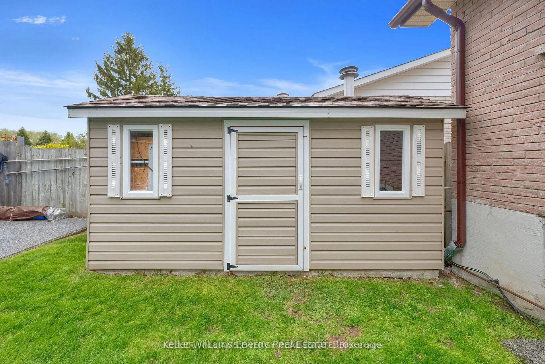 Photo 25 of 693 Waverly Street N, Oshawa, Northglen — HOMEH