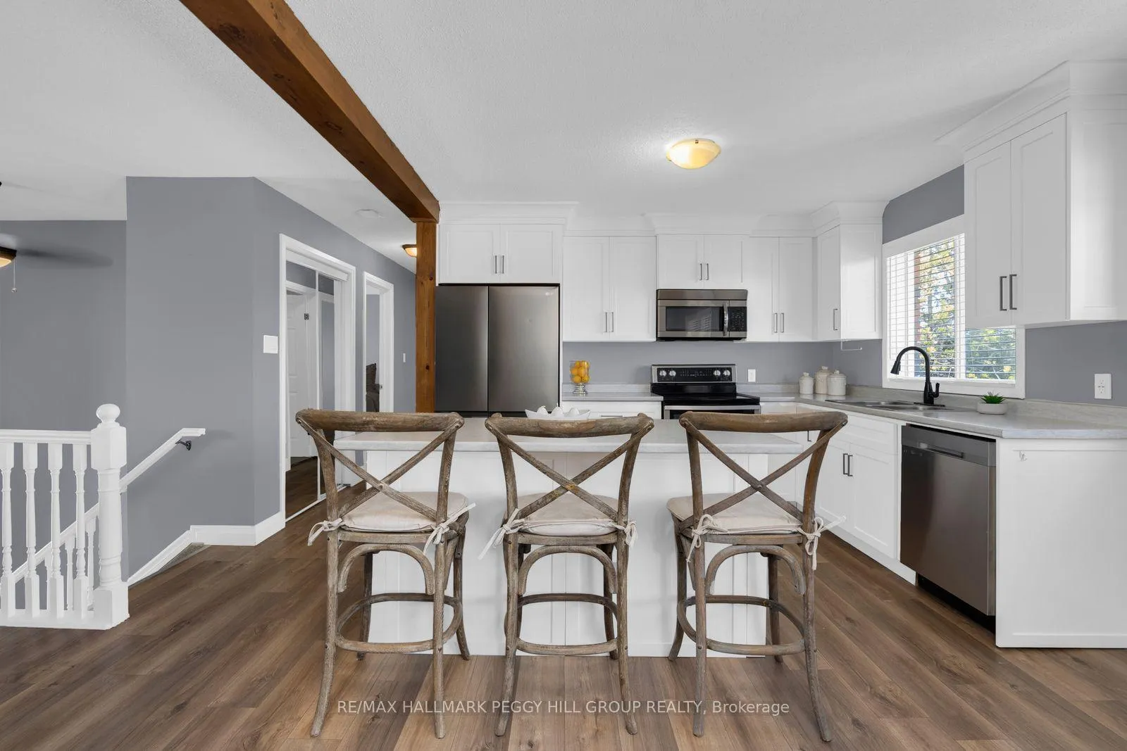 Photo 4 of 16 Glenview Avenue, Springwater, Elmvale — HOMEH