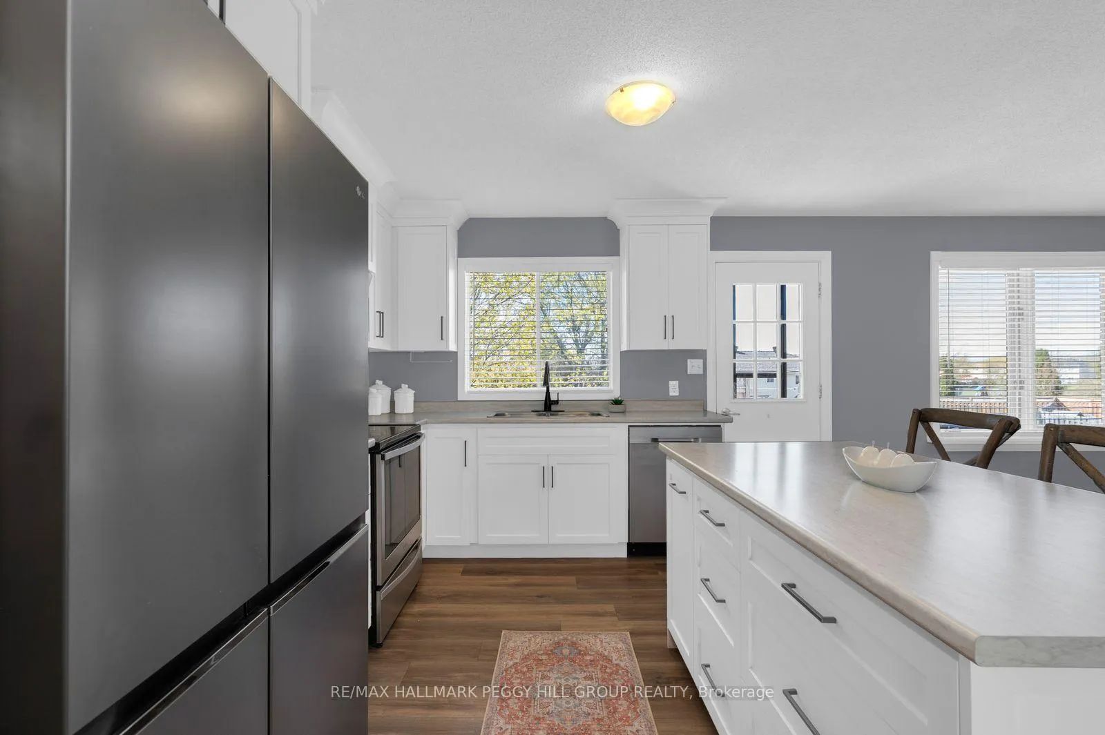 Photo 5 of 16 Glenview Avenue, Springwater, Elmvale — HOMEH