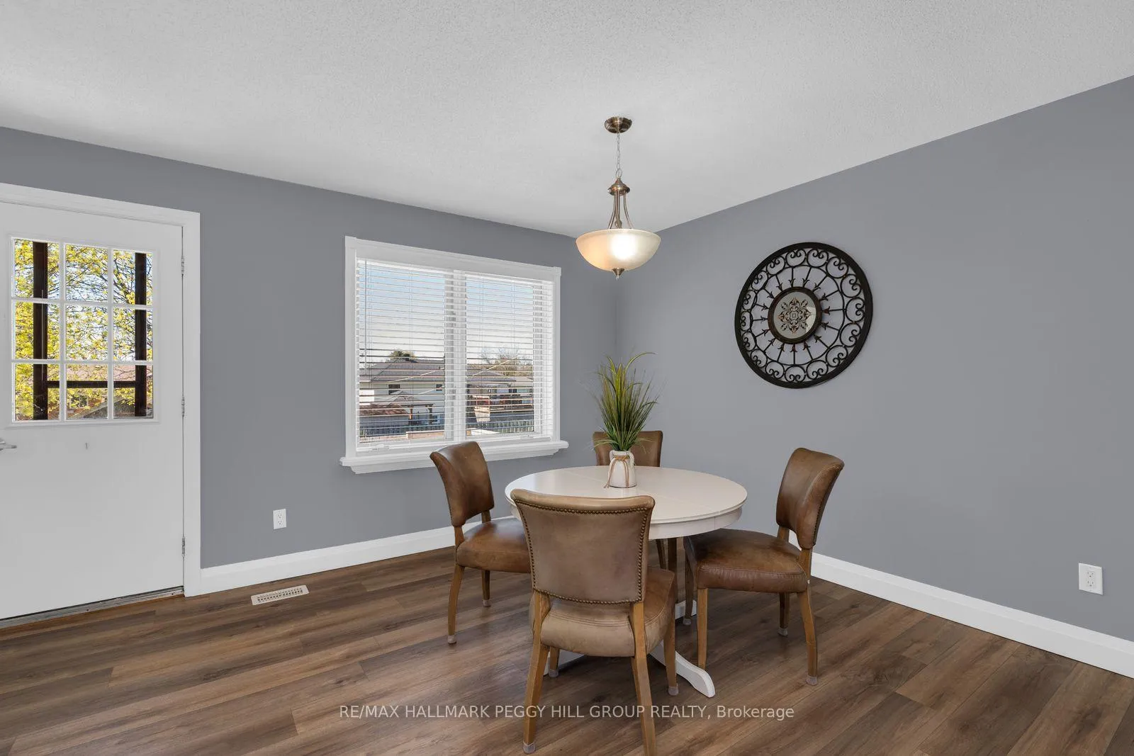 Photo 6 of 16 Glenview Avenue, Springwater, Elmvale — HOMEH