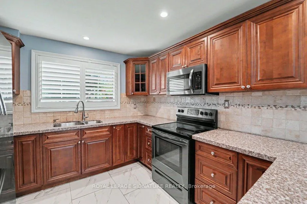 Photo 10 of 1580 Alwin Circle, Pickering, Village East — HOMEH