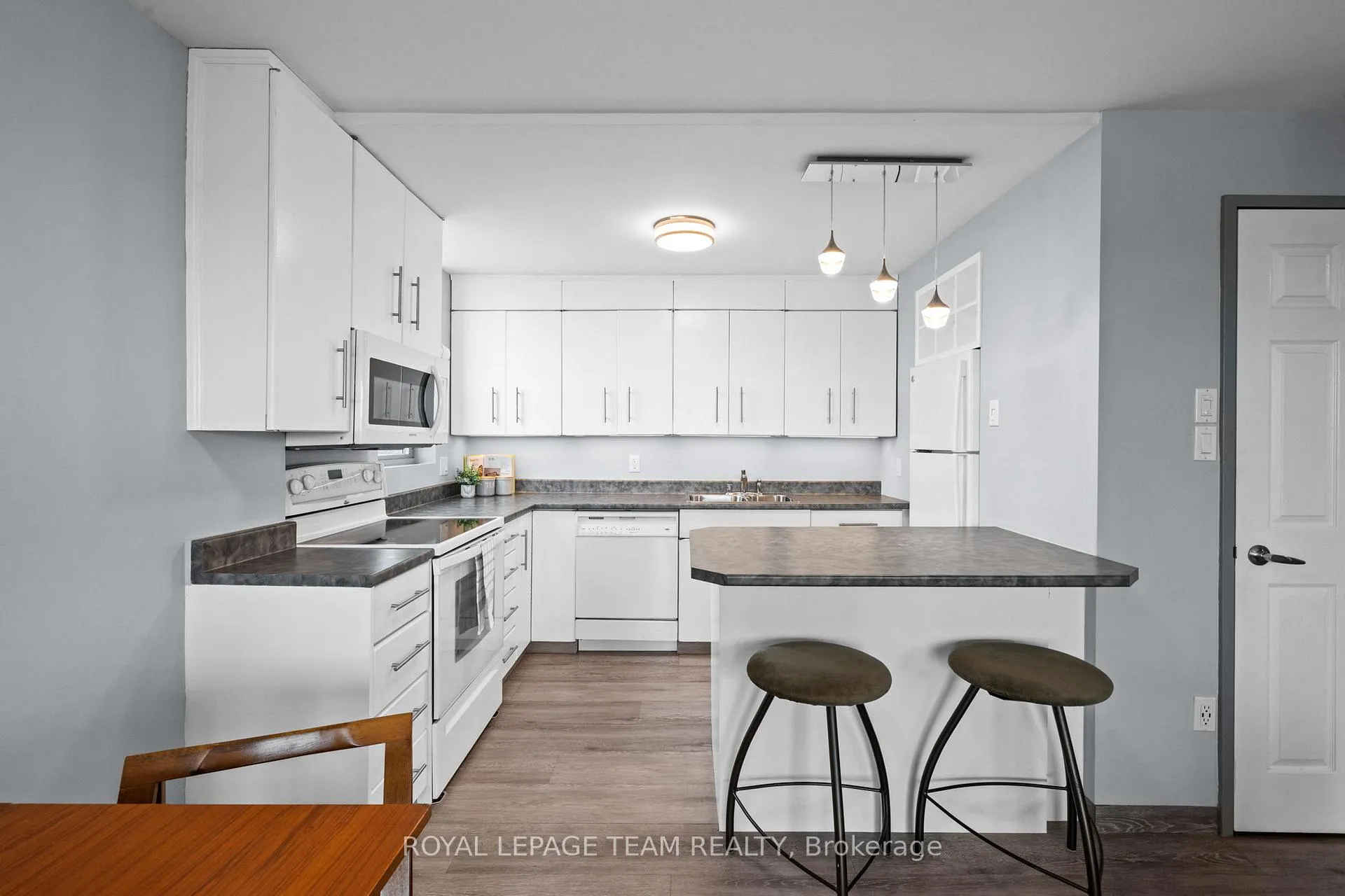 Photo 9 of Unit 611, 1440 Heron Road, Ottawa, Heron Gate — HOMEH