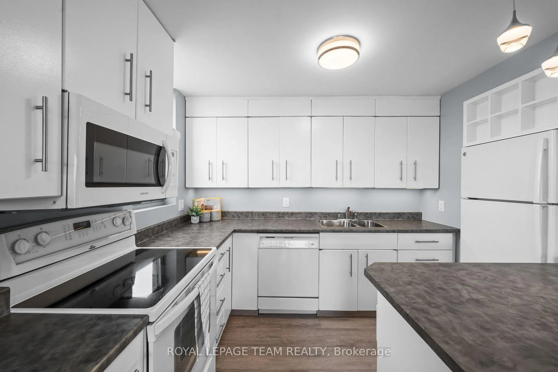 Photo 13 of Unit 611, 1440 Heron Road, Ottawa, Heron Gate — HOMEH