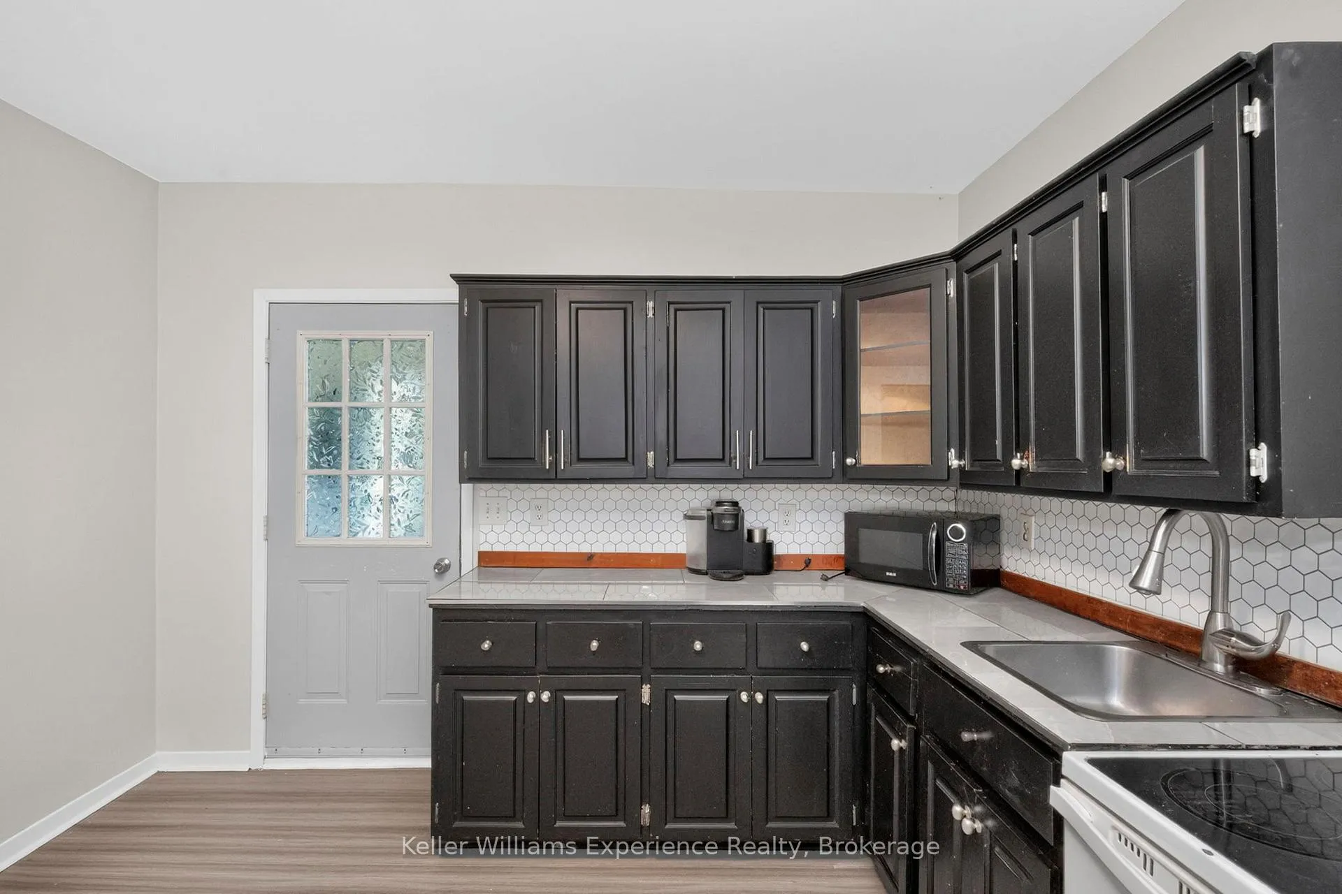 Photo 8 of 647 Ottawa Street, Midland — HOMEH