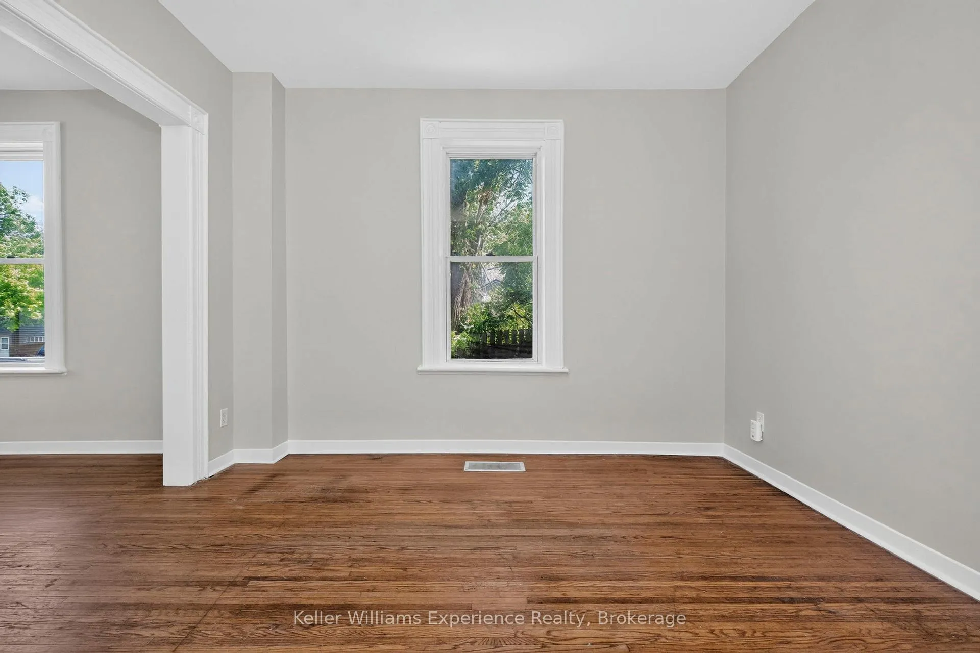 Photo 12 of 647 Ottawa Street, Midland — HOMEH