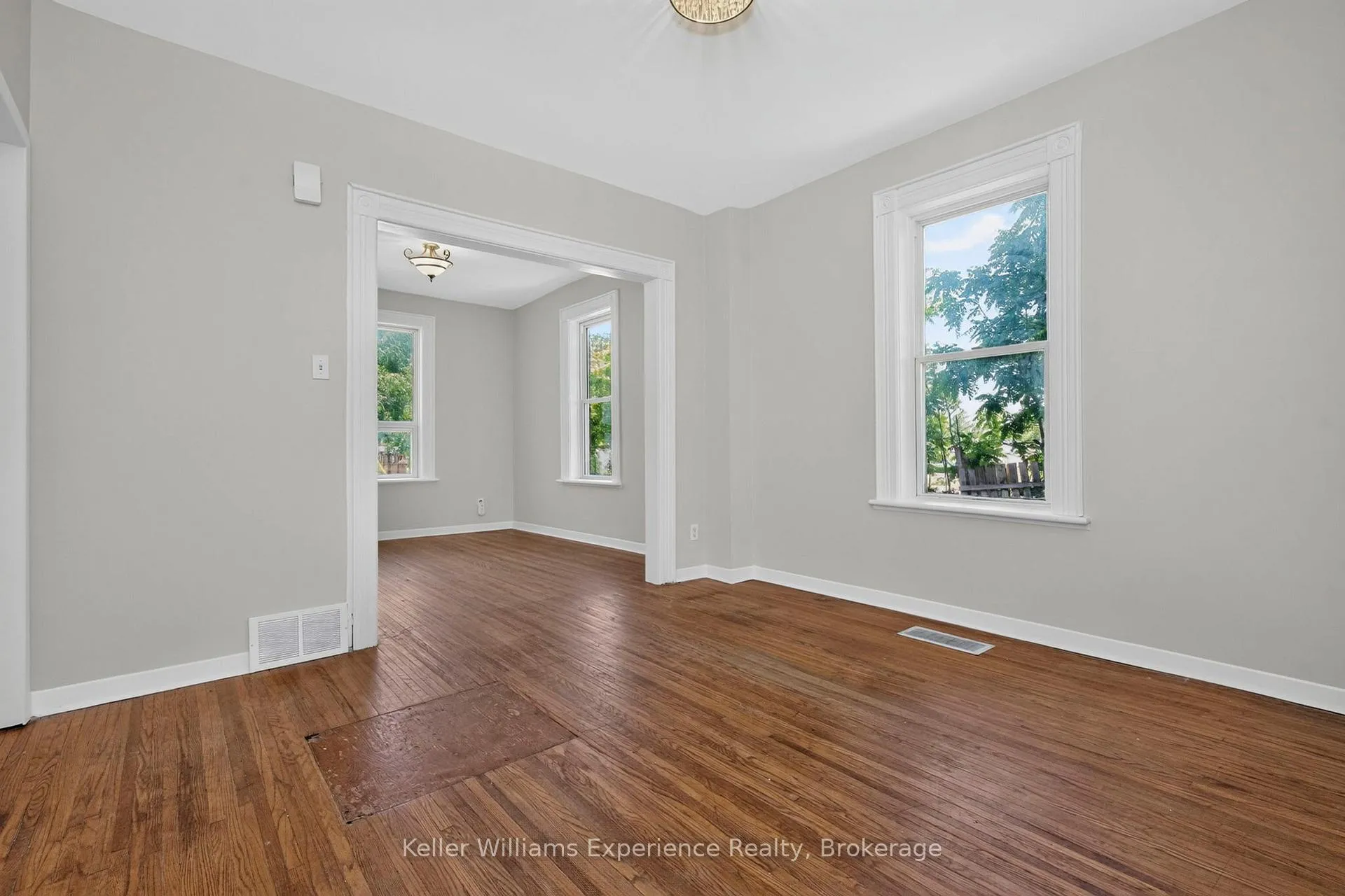 Photo 13 of 647 Ottawa Street, Midland — HOMEH