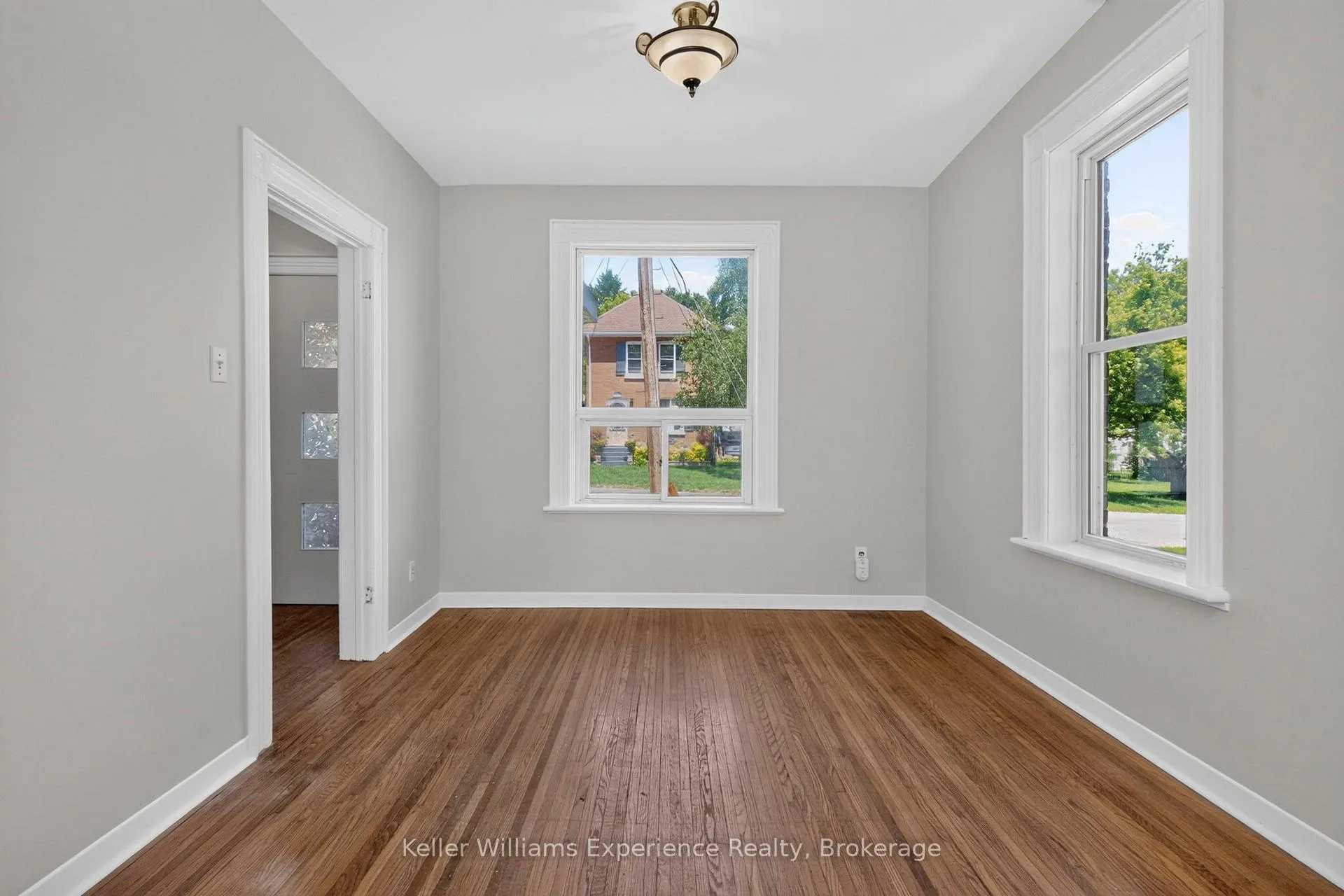 Photo 16 of 647 Ottawa Street, Midland — HOMEH