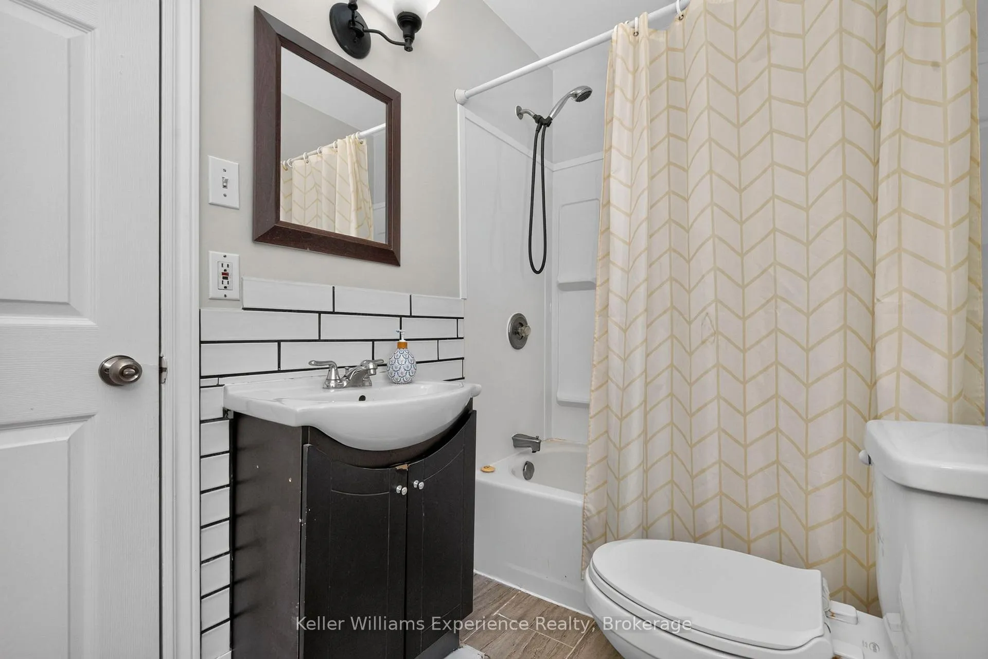 Photo 20 of 647 Ottawa Street, Midland — HOMEH
