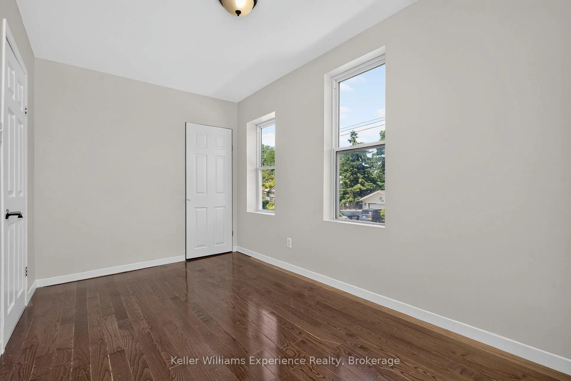 Photo 24 of 647 Ottawa Street, Midland — HOMEH