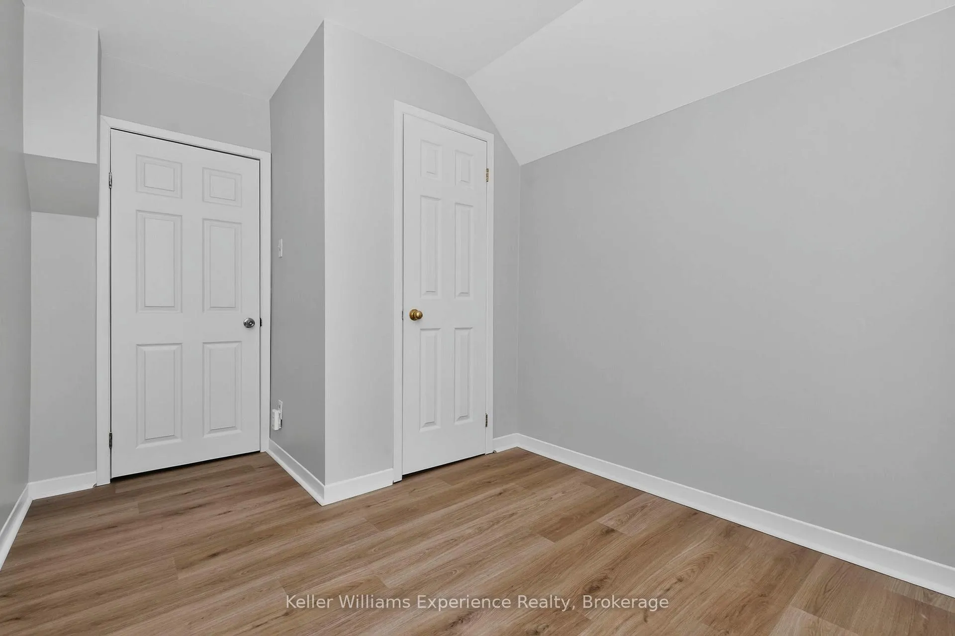 Photo 28 of 647 Ottawa Street, Midland — HOMEH