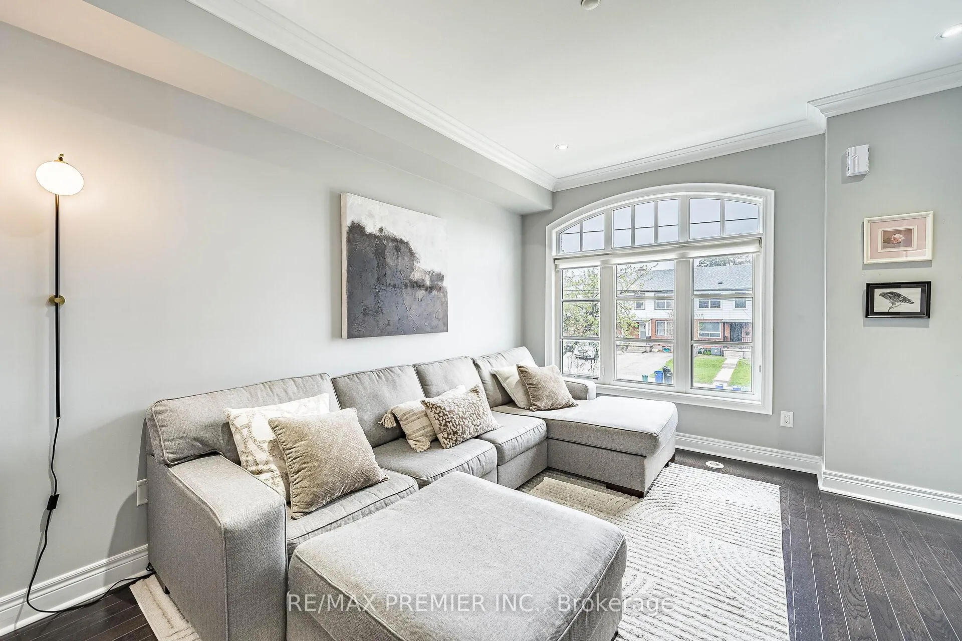 Photo 6 of Unit 16, 8321 Kipling Avenue, Vaughan, West Woodbridge — HOMEH
