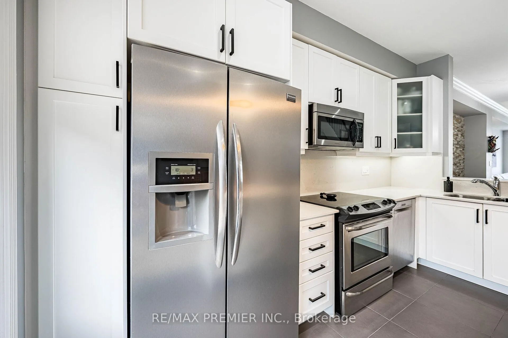Photo 13 of Unit 16, 8321 Kipling Avenue, Vaughan, West Woodbridge — HOMEH