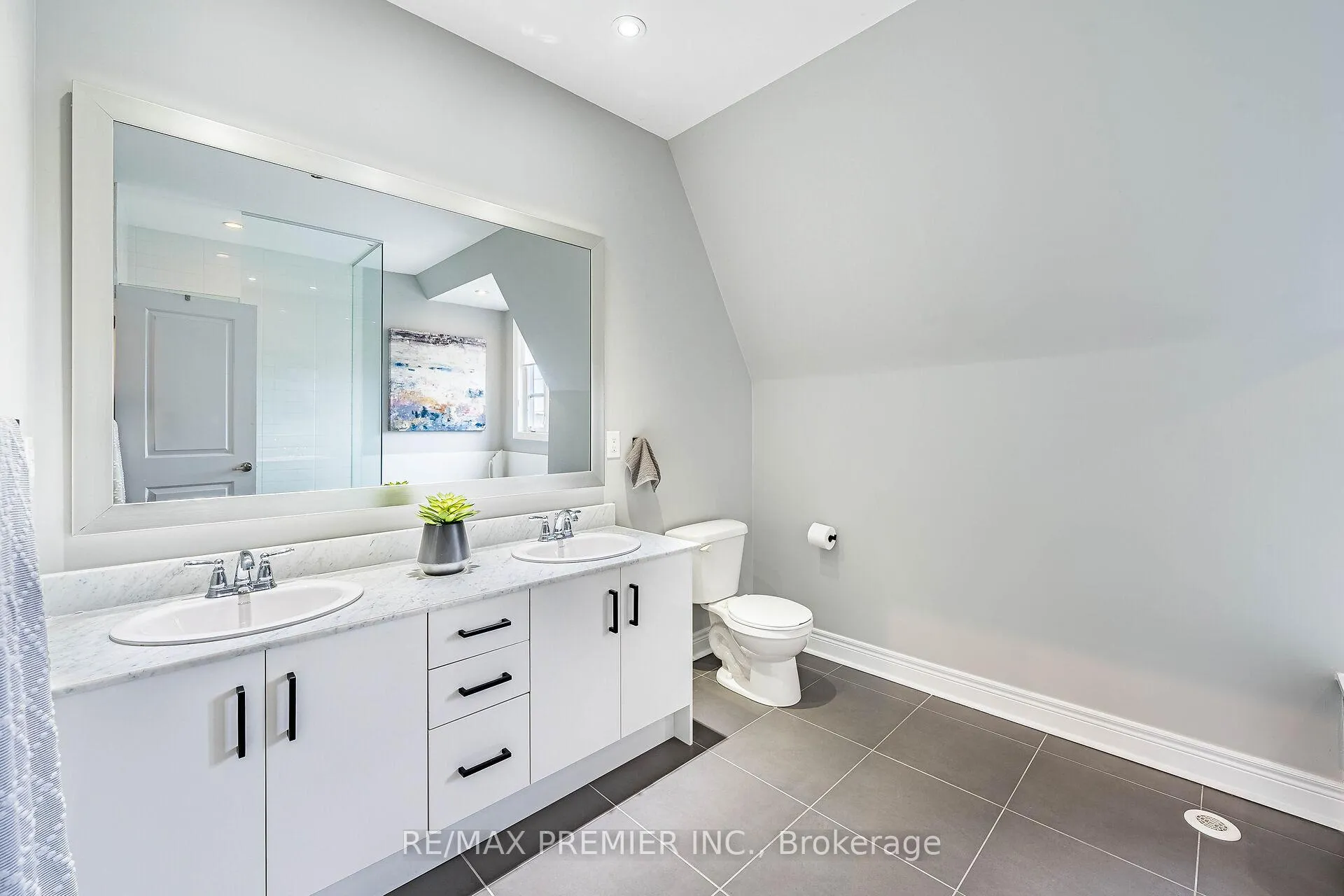 Photo 22 of Unit 16, 8321 Kipling Avenue, Vaughan, West Woodbridge — HOMEH