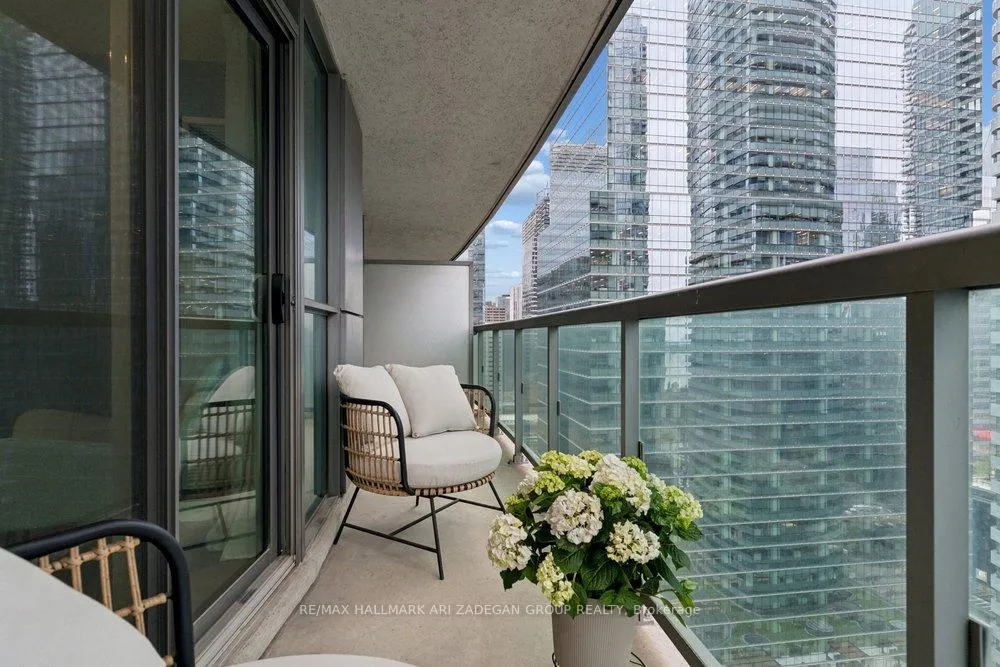 Photo 17 of Unit 3108, 19 Grand Trunk Crescent, Toronto, Waterfront Communities — HOMEH