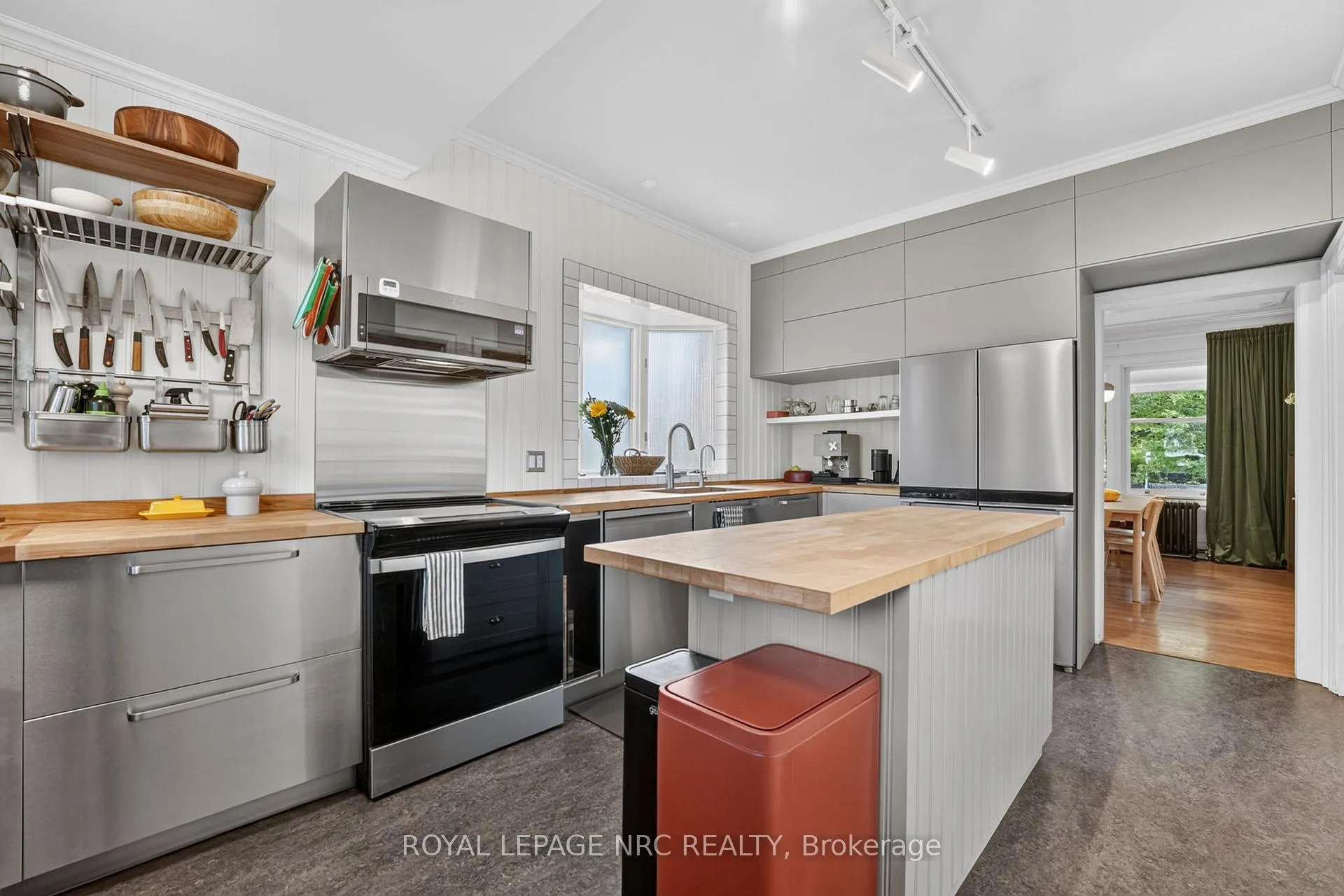 Photo 14 of 9 Thairs Avenue, St. Catharines, Downtown — HOMEH