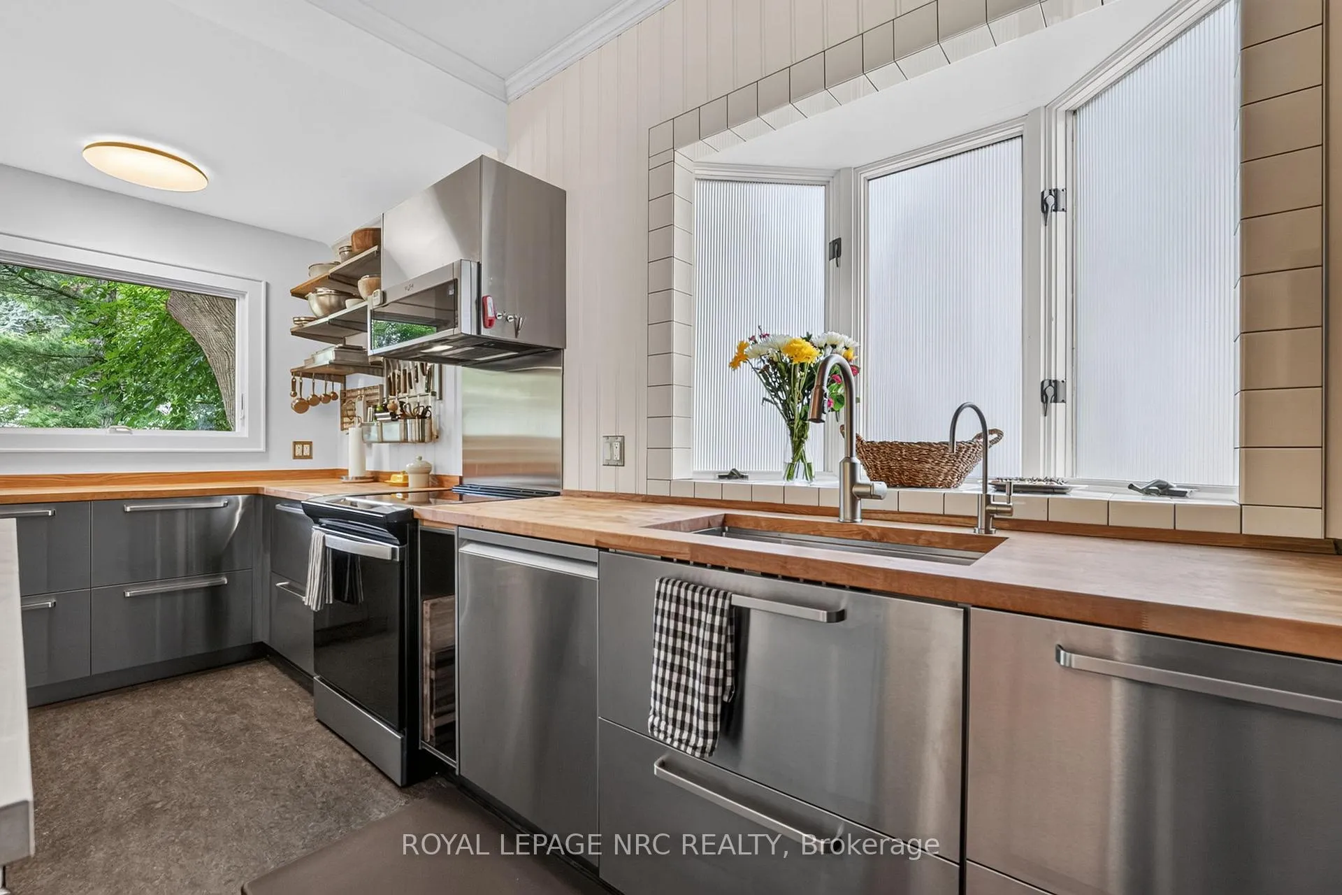 Photo 16 of 9 Thairs Avenue, St. Catharines, Downtown — HOMEH