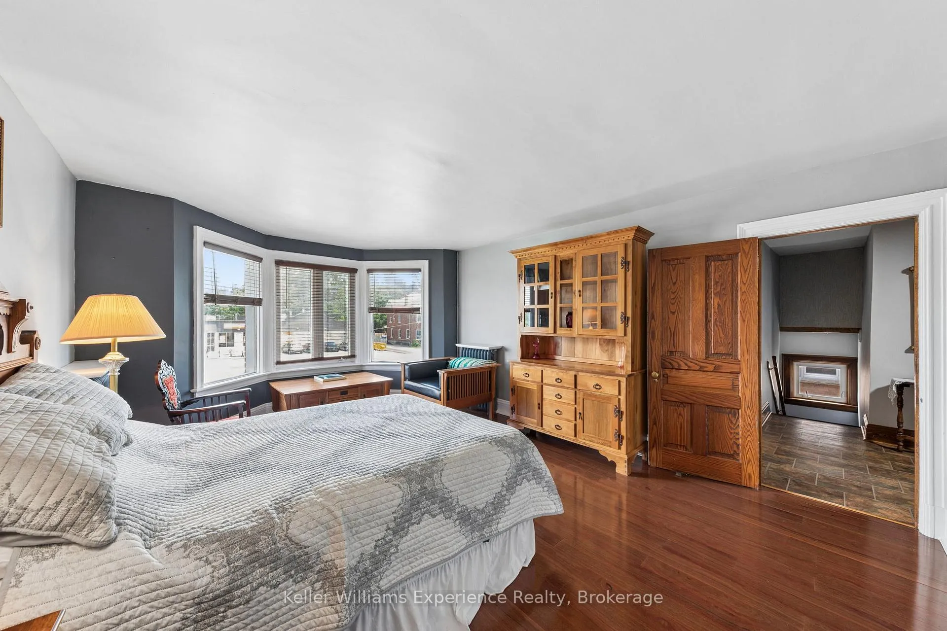 Photo 11 of 390 King Street, Midland — HOMEH