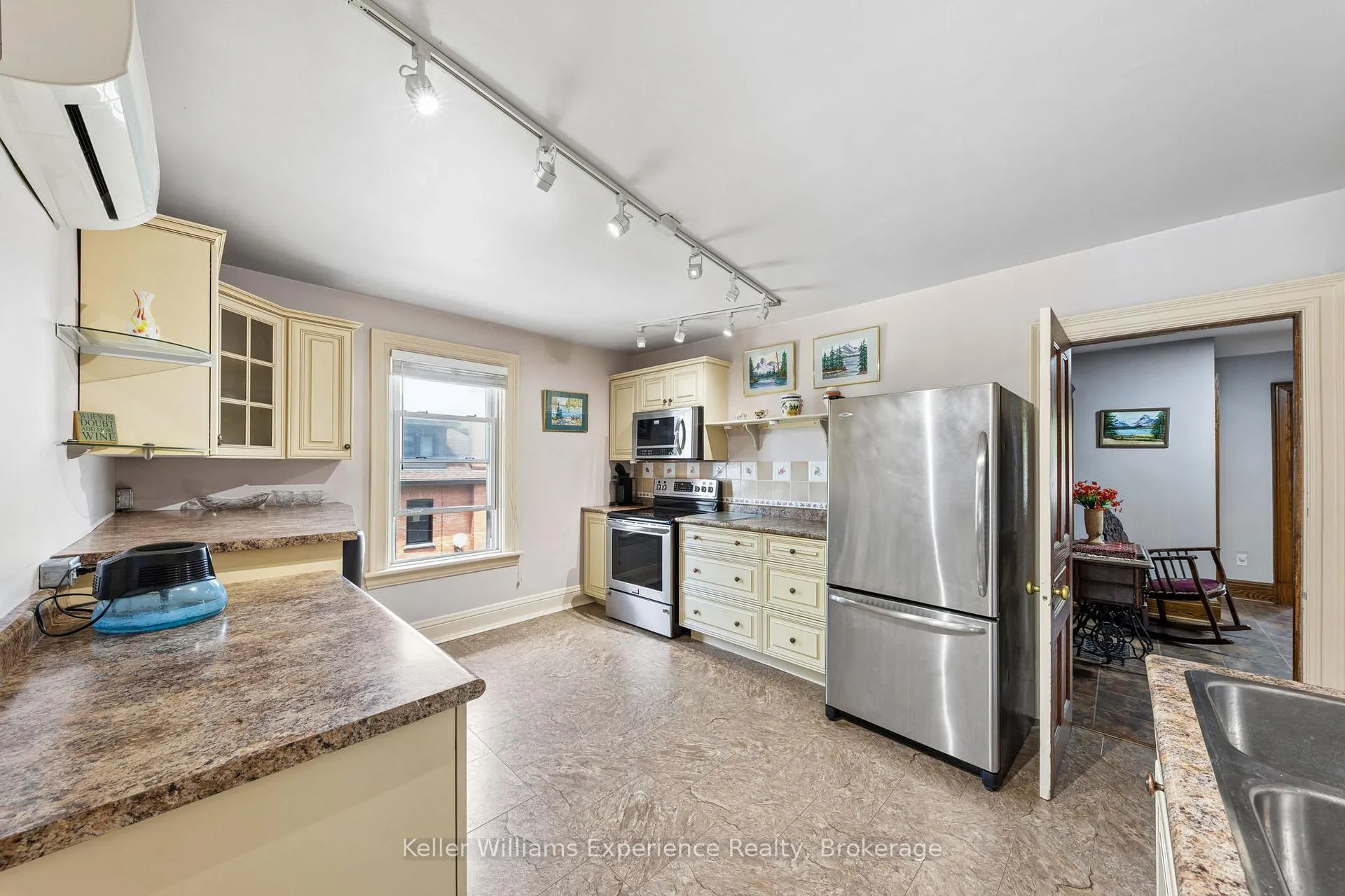 Photo 15 of 390 King Street, Midland — HOMEH