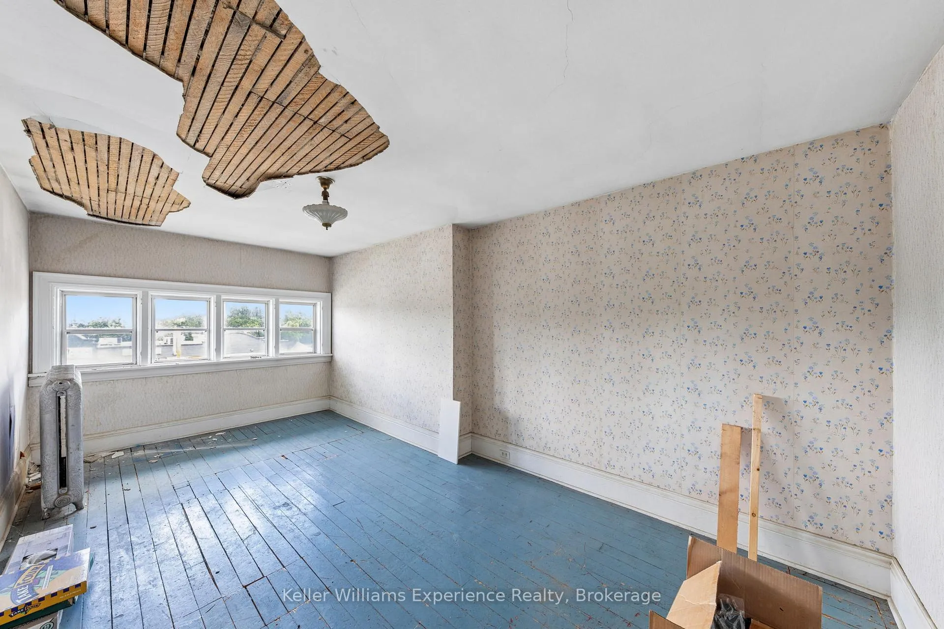 Photo 17 of 390 King Street, Midland — HOMEH