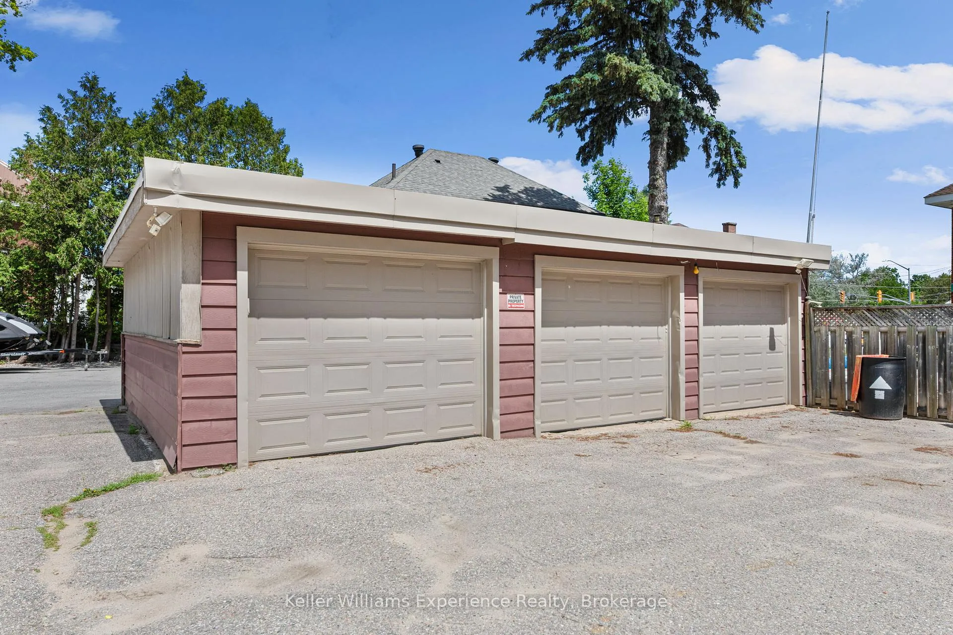 Photo 21 of 390 King Street, Midland — HOMEH